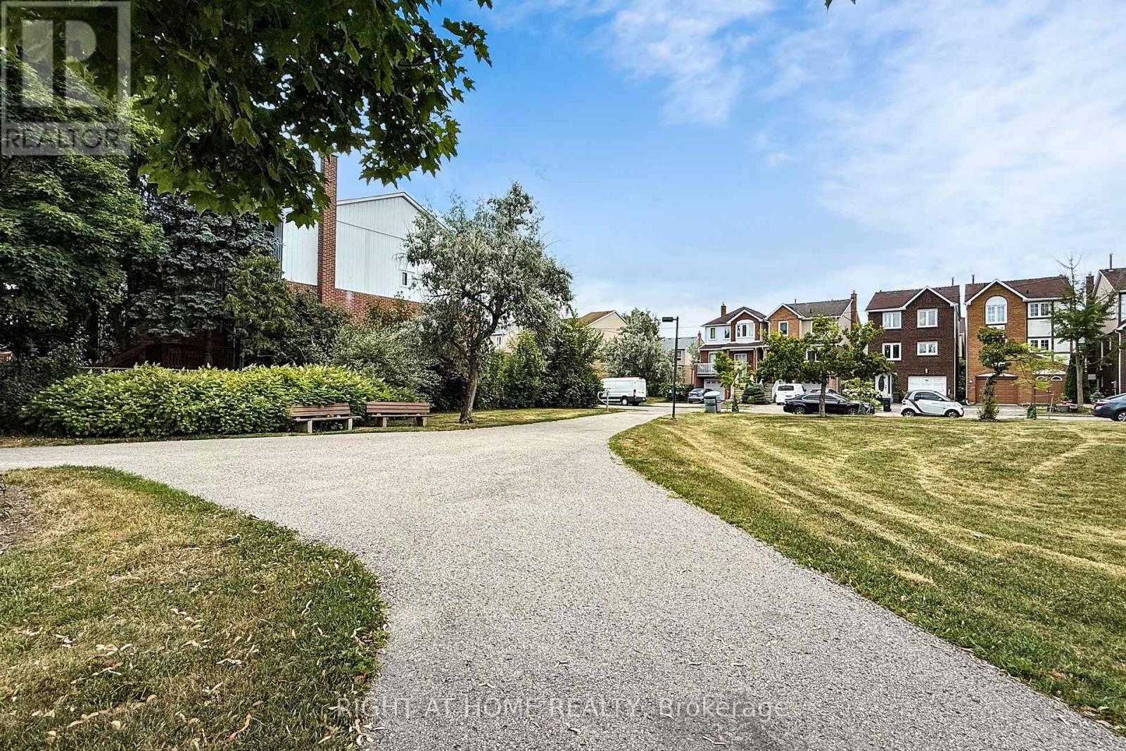 9 Festival Drive, Toronto (Westminster-Branson), Ontario  M2R 3T9 - Photo 32 - C12281446
