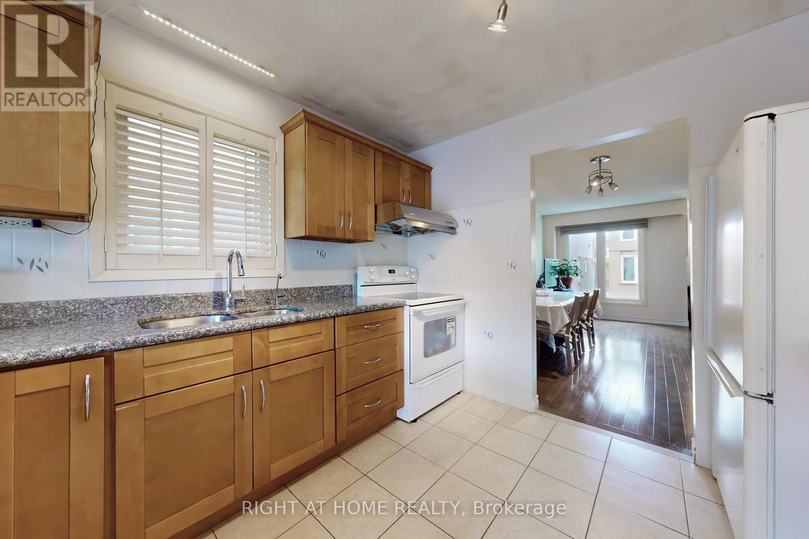 9 Festival Drive, Toronto (Westminster-Branson), Ontario  M2R 3T9 - Photo 9 - C12281446