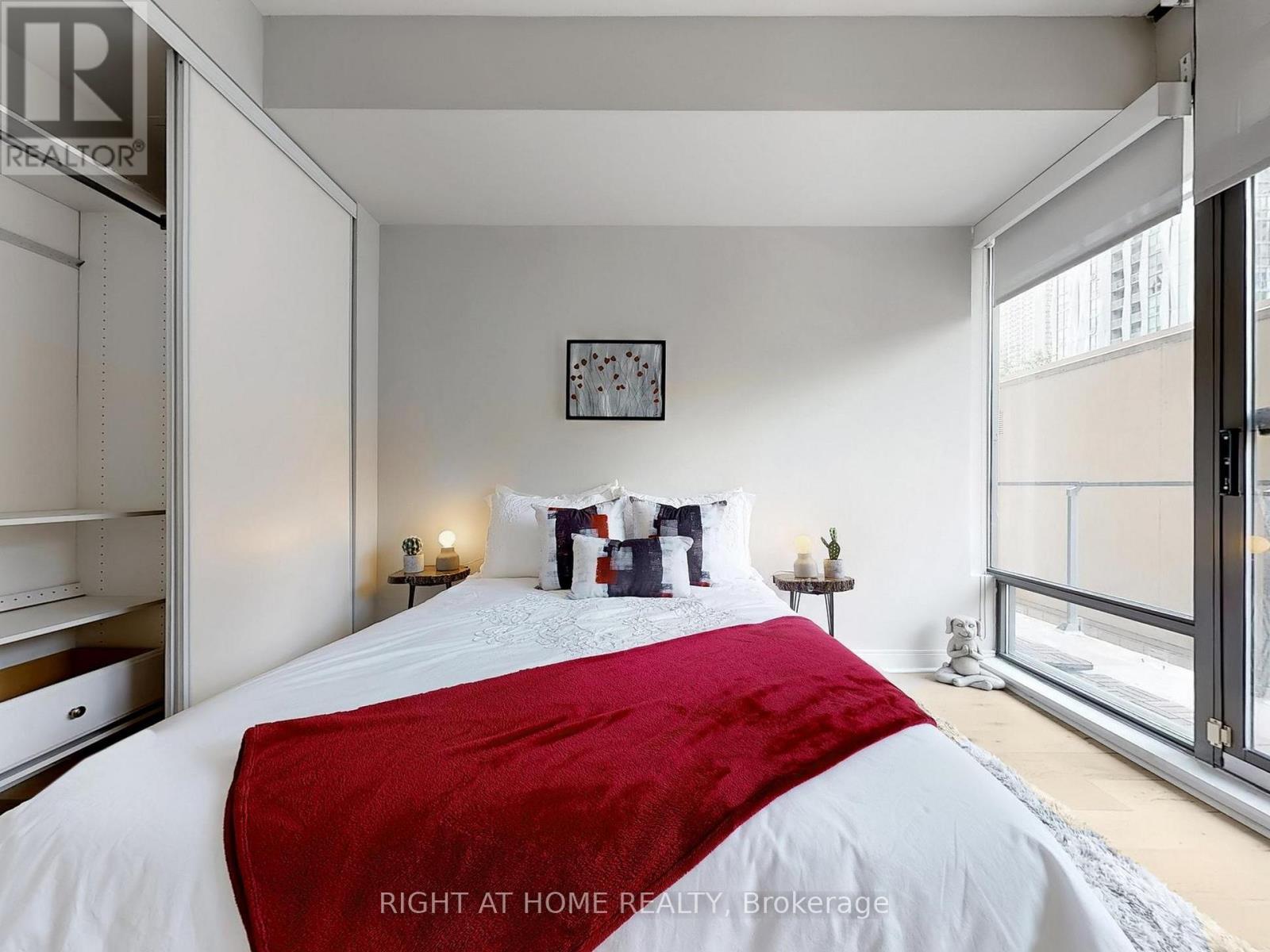 207 - 21 Scollard Street, Toronto, Ontario  M5R 1G1 - Photo 12 - C12281469