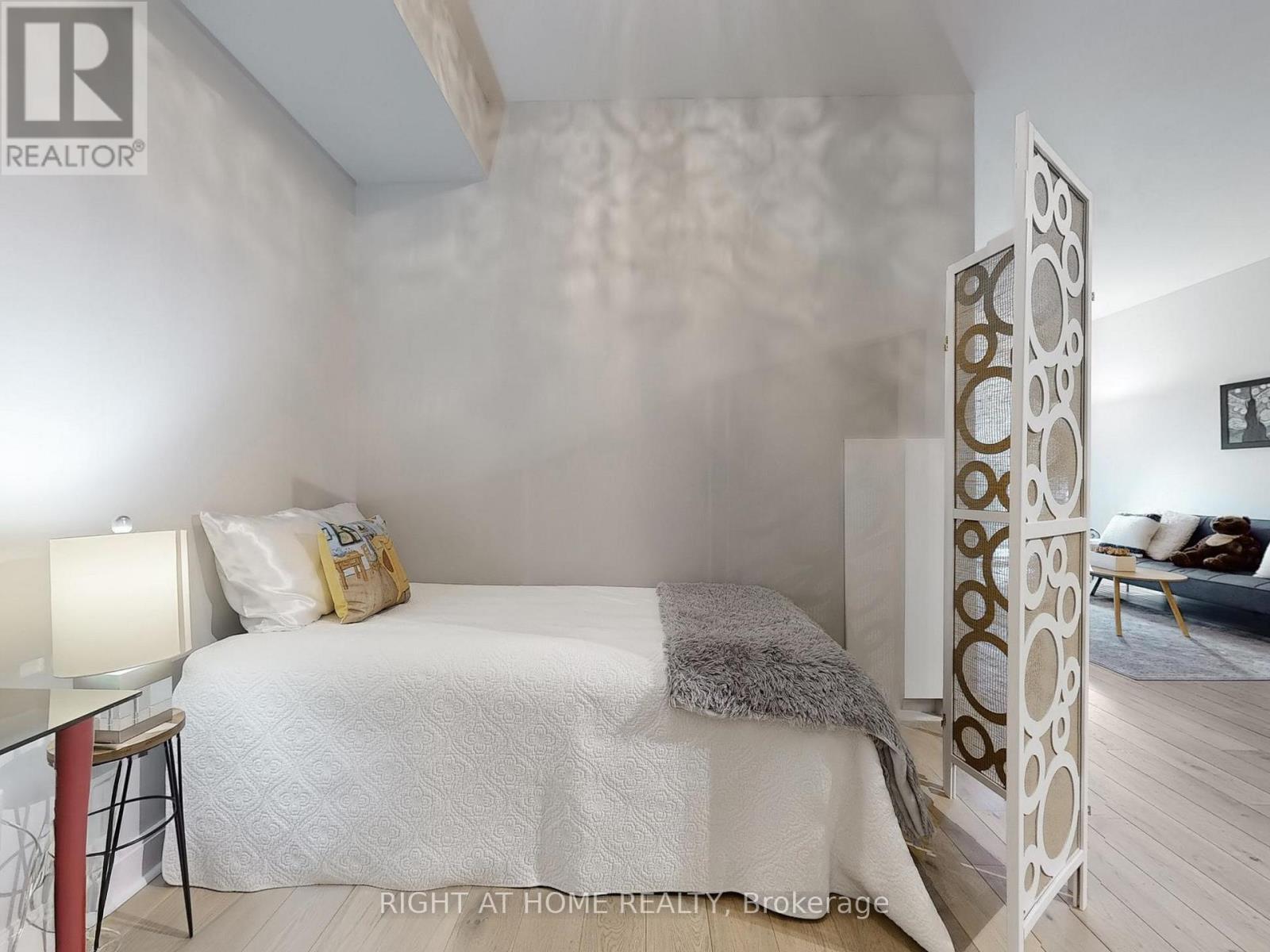 207 - 21 Scollard Street, Toronto, Ontario  M5R 1G1 - Photo 15 - C12281469
