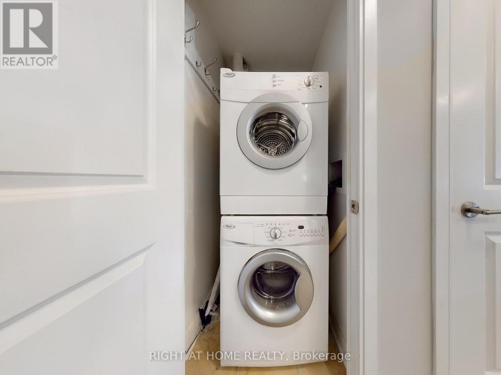 207 - 21 Scollard Street, Toronto, Ontario  M5R 1G1 - Photo 17 - C12281469