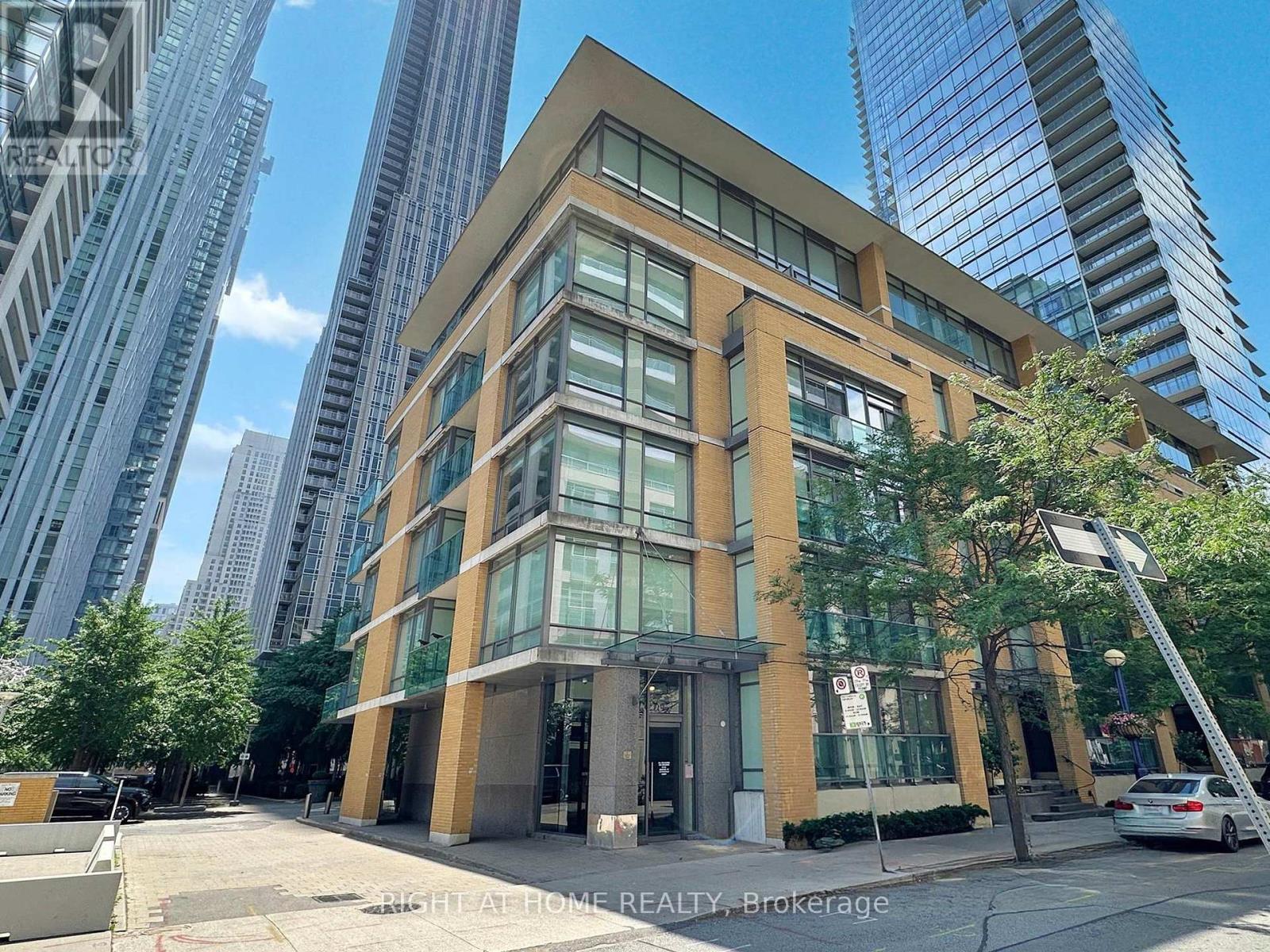 207 - 21 Scollard Street, Toronto, Ontario  M5R 1G1 - Photo 2 - C12281469