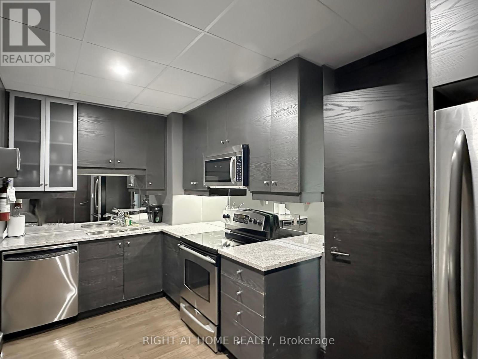 207 - 21 Scollard Street, Toronto, Ontario  M5R 1G1 - Photo 30 - C12281469