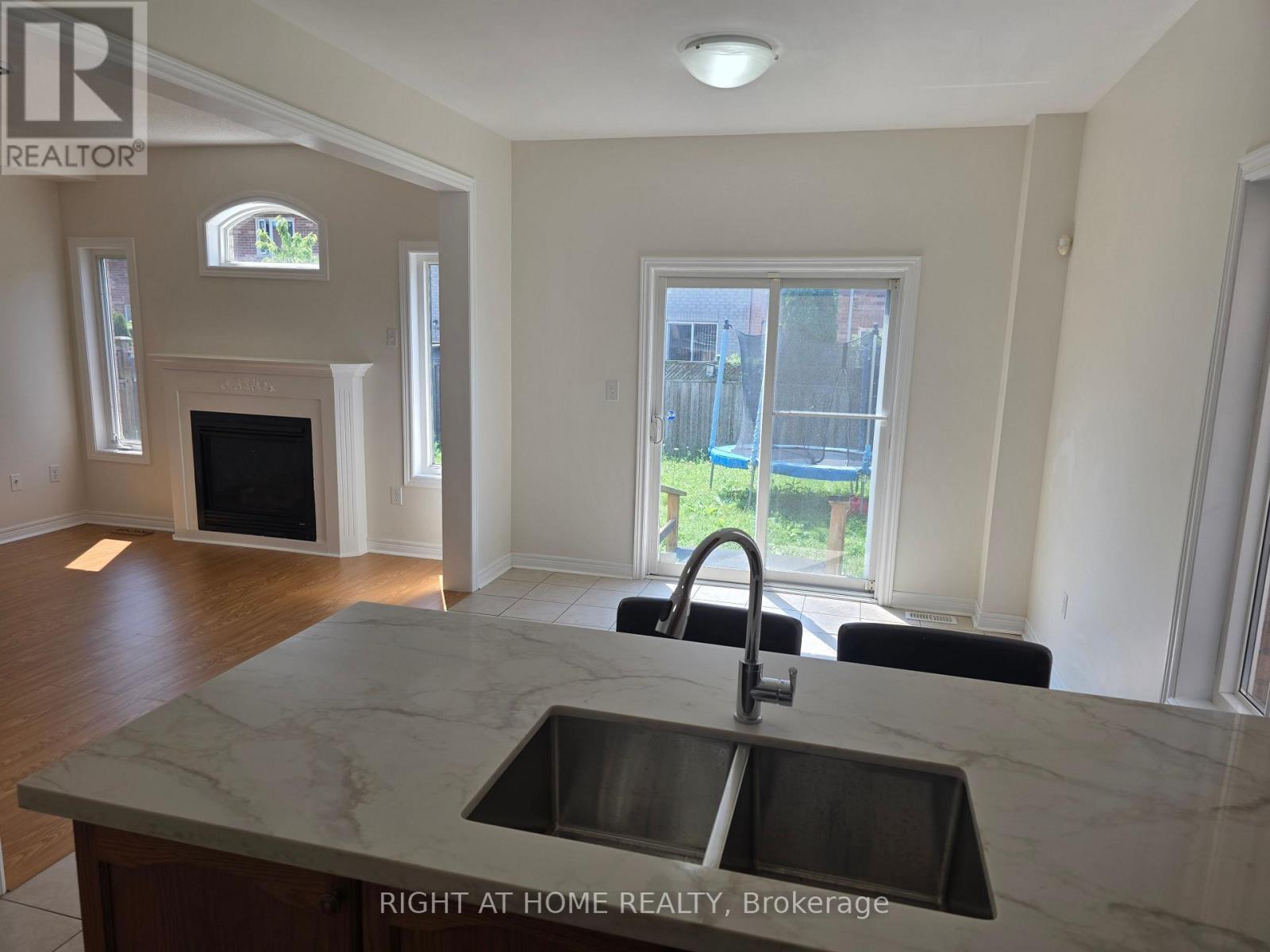 3249 Cabano Crescent, Mississauga, Ontario  L5M 0B9 - Photo 10 - W12281466