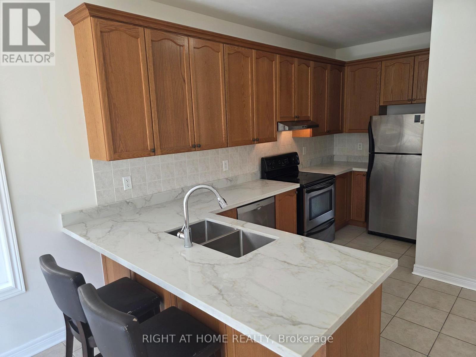 3249 Cabano Crescent, Mississauga, Ontario  L5M 0B9 - Photo 11 - W12281466