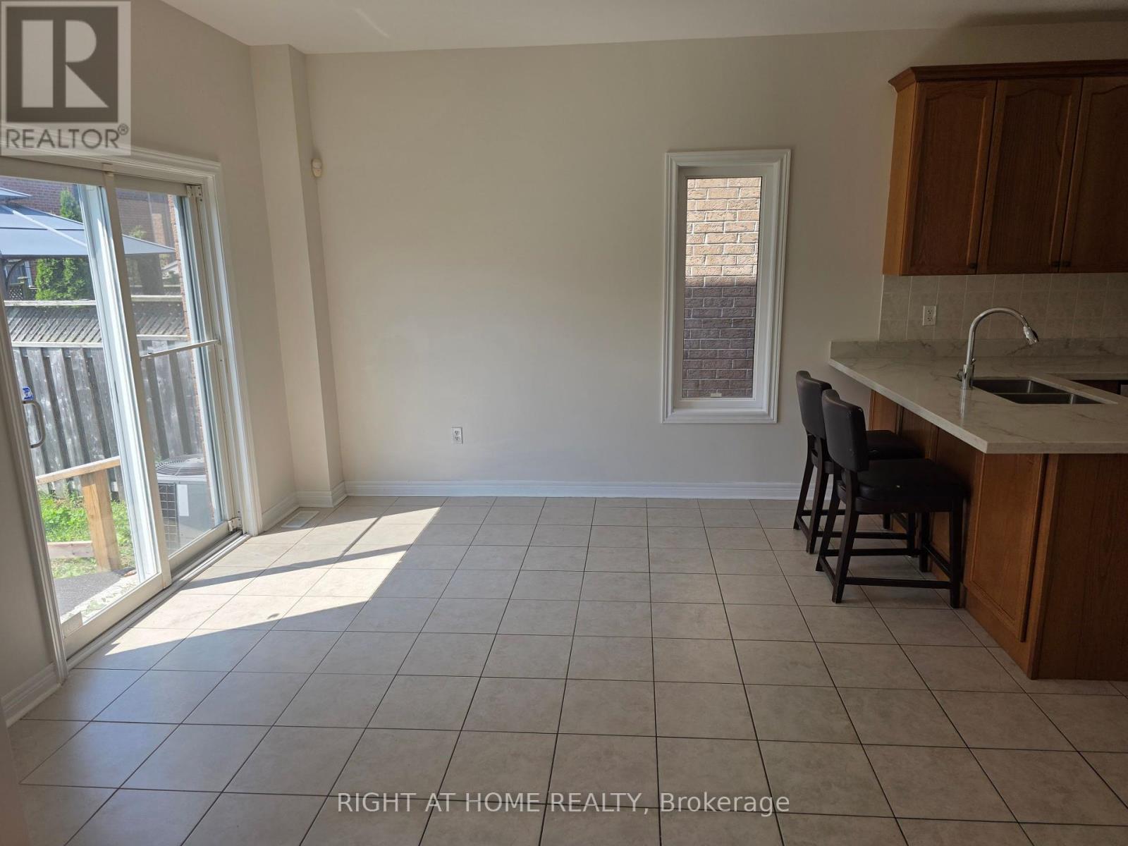 3249 Cabano Crescent, Mississauga, Ontario  L5M 0B9 - Photo 12 - W12281466