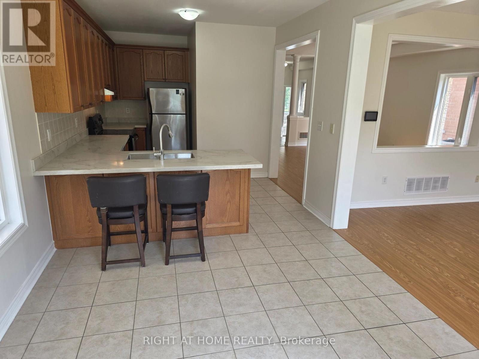 3249 Cabano Crescent, Mississauga, Ontario  L5M 0B9 - Photo 13 - W12281466