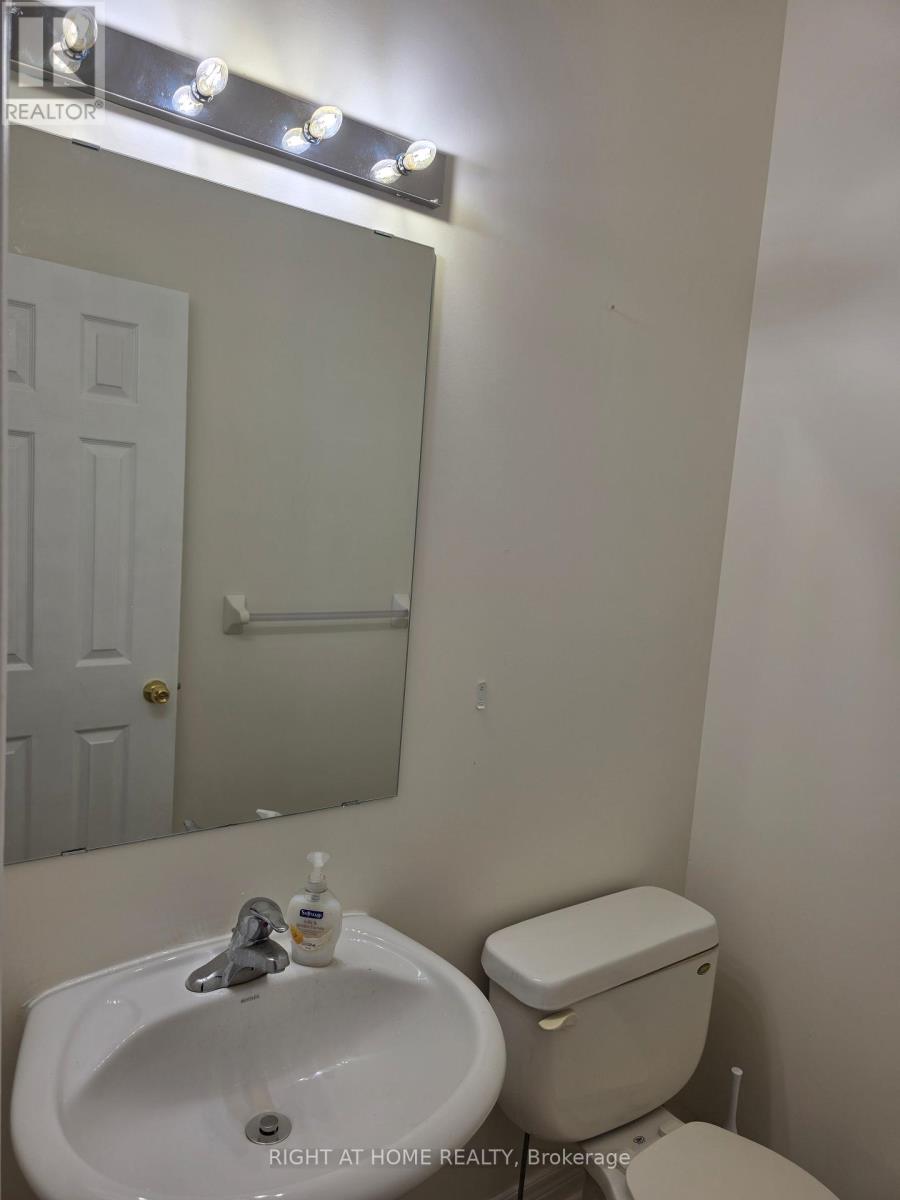 3249 Cabano Crescent, Mississauga, Ontario  L5M 0B9 - Photo 14 - W12281466