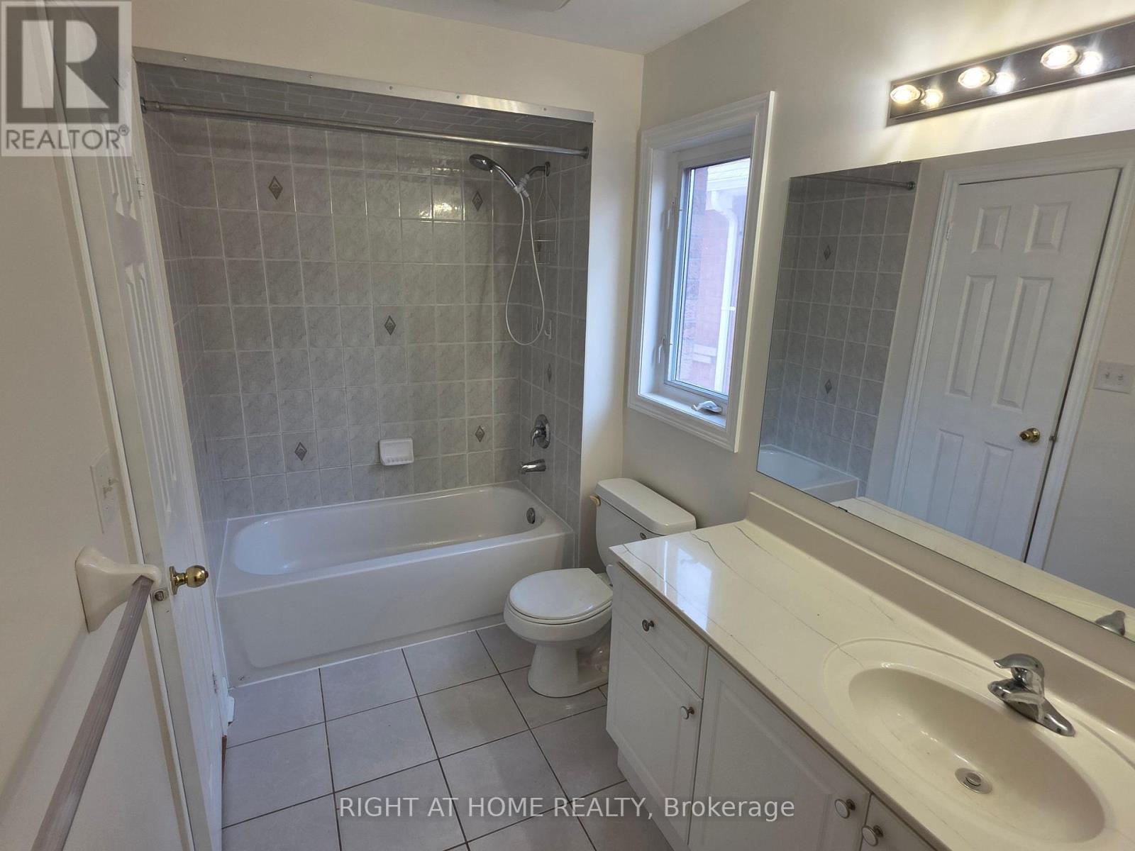 3249 Cabano Crescent, Mississauga, Ontario  L5M 0B9 - Photo 27 - W12281466