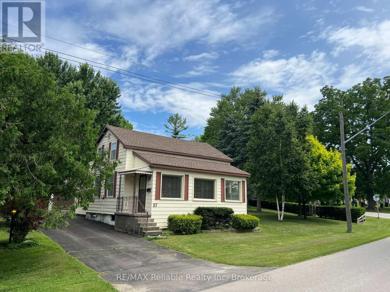 37 FRONT STREET, Huron East, Ontario
