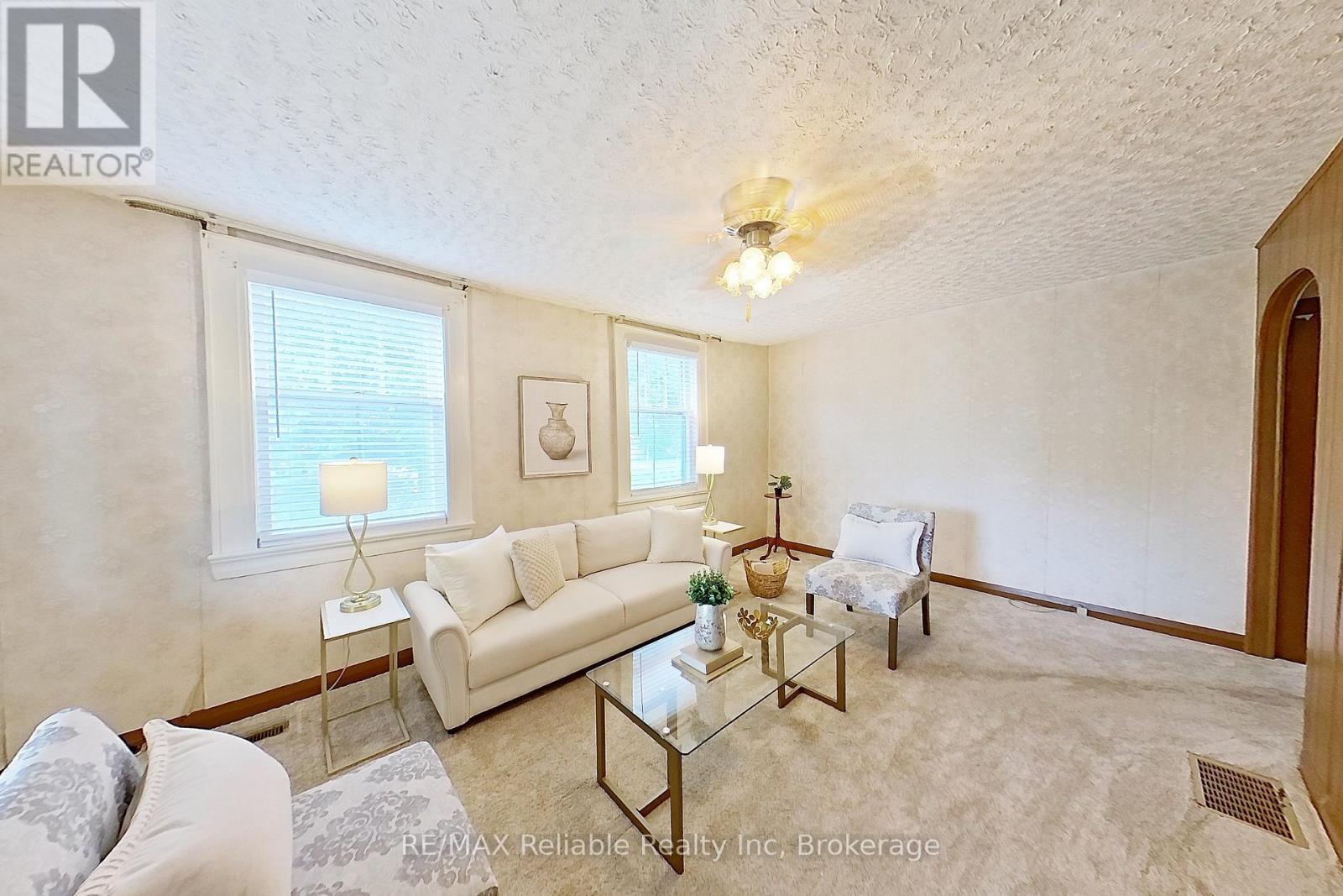 37 Front Street, Huron East, Ontario  N0K 1G0 - Photo 14 - X12281508