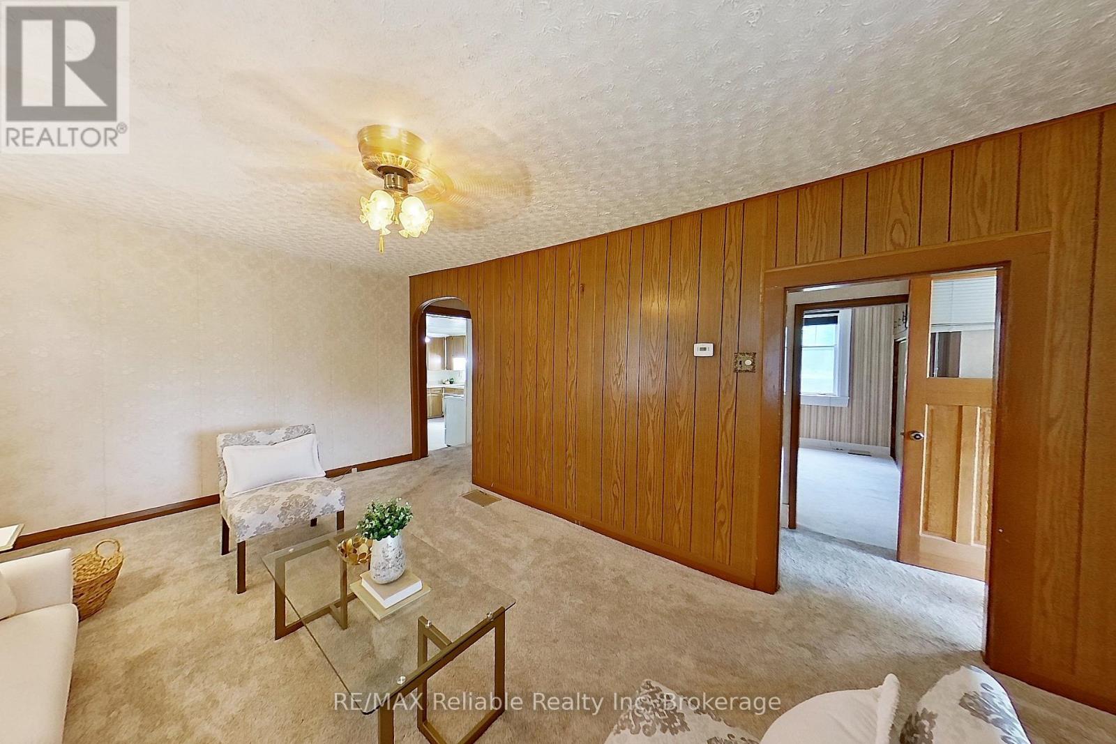 37 Front Street, Huron East, Ontario  N0K 1G0 - Photo 16 - X12281508