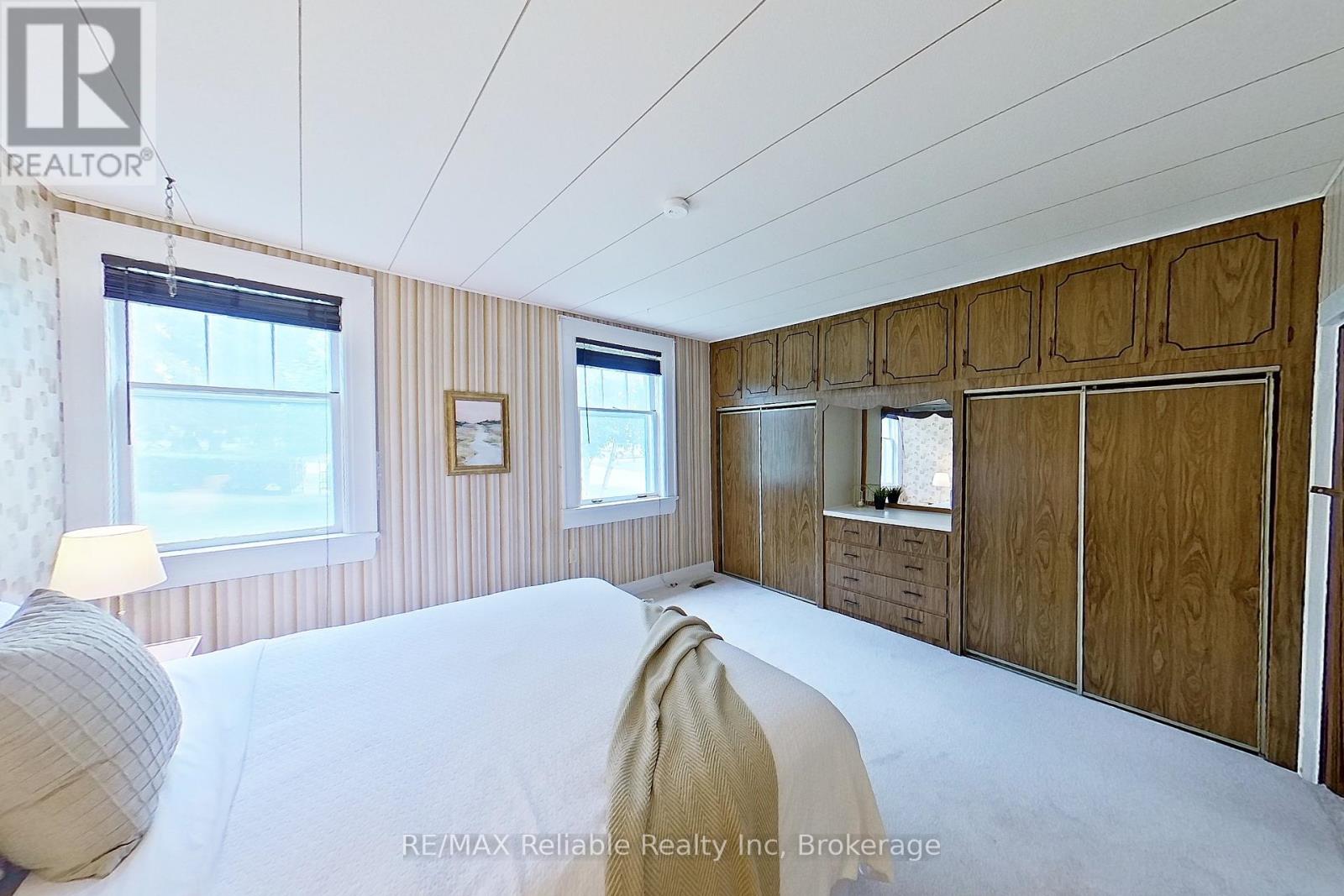 37 Front Street, Huron East, Ontario  N0K 1G0 - Photo 19 - X12281508