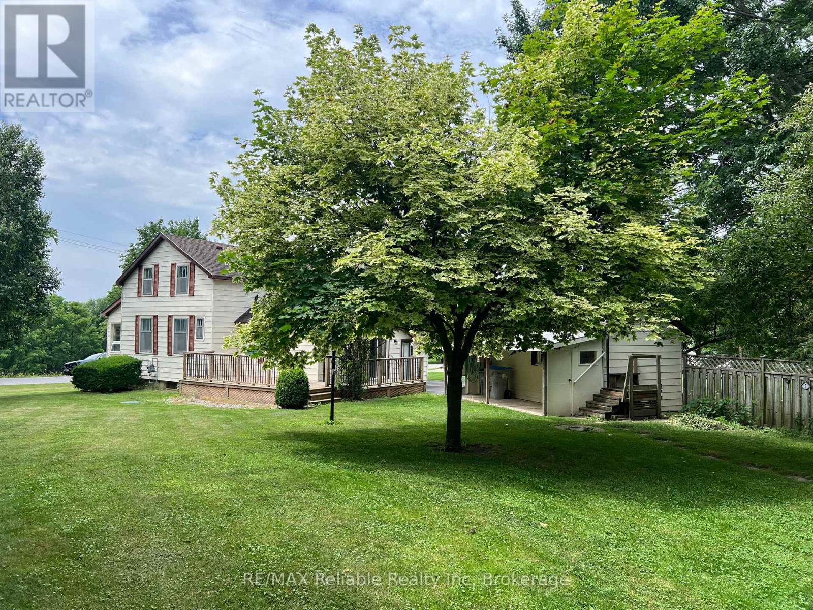 37 Front Street, Huron East, Ontario  N0K 1G0 - Photo 2 - X12281508