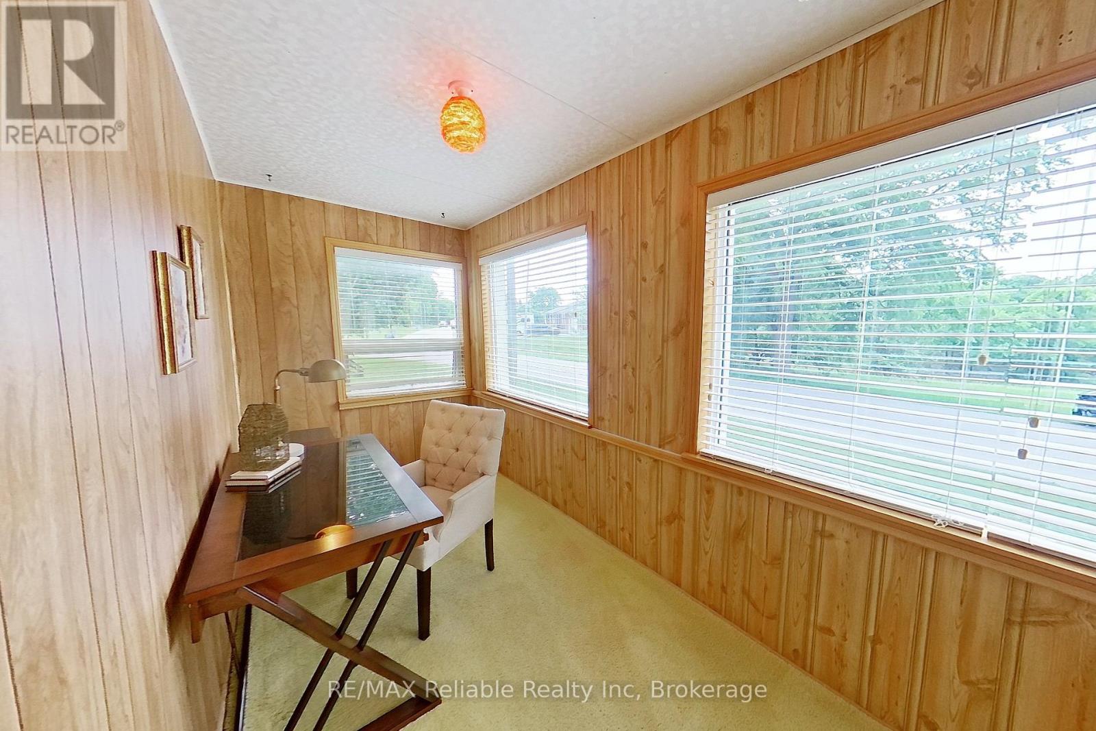 37 Front Street, Huron East, Ontario  N0K 1G0 - Photo 21 - X12281508