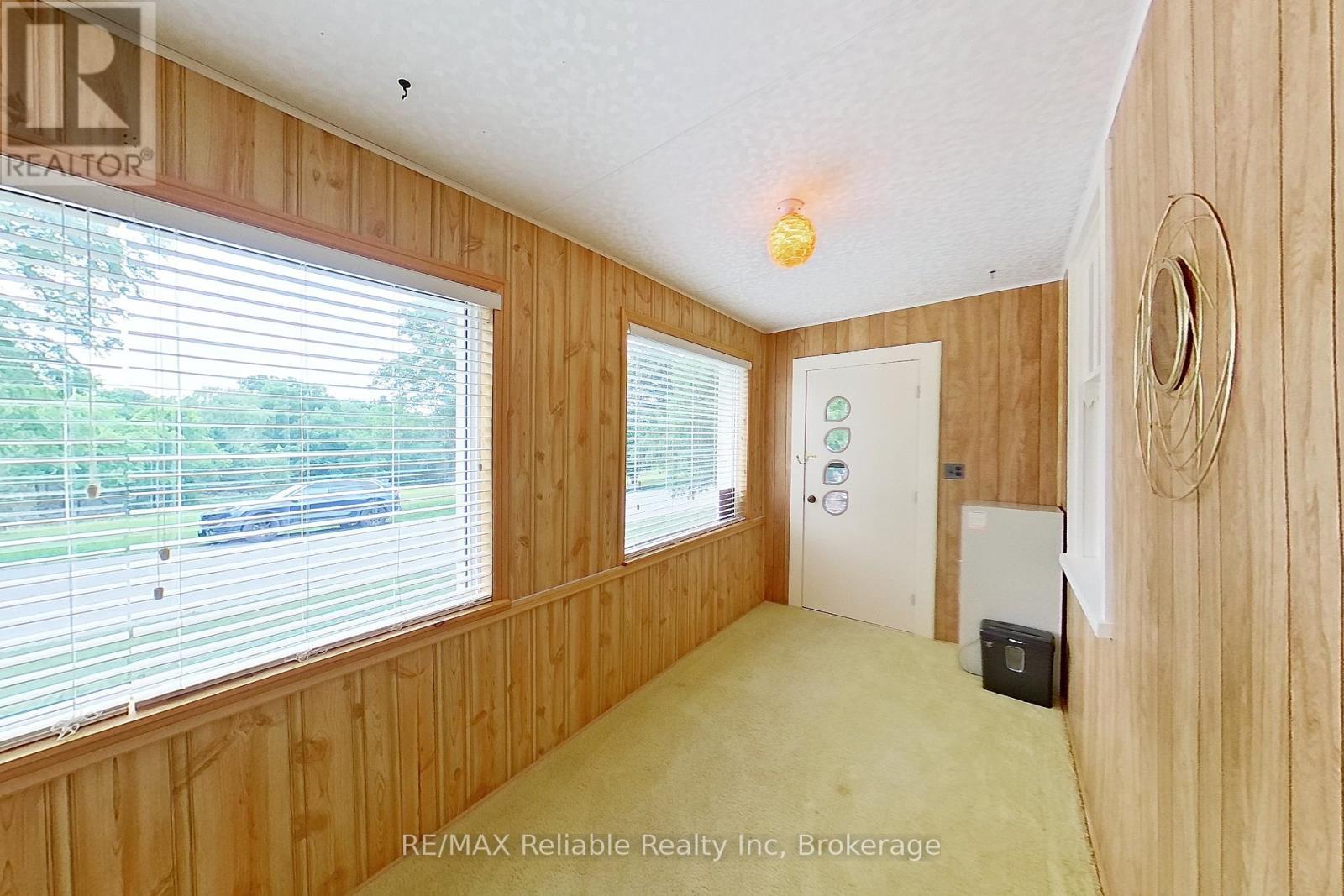 37 Front Street, Huron East, Ontario  N0K 1G0 - Photo 22 - X12281508