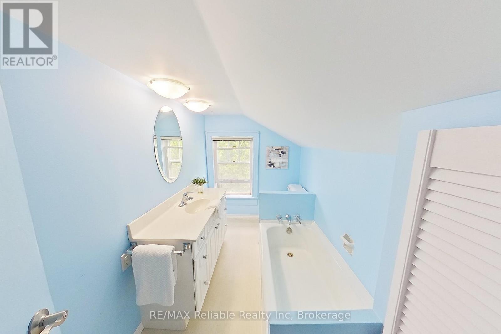 37 Front Street, Huron East, Ontario  N0K 1G0 - Photo 23 - X12281508