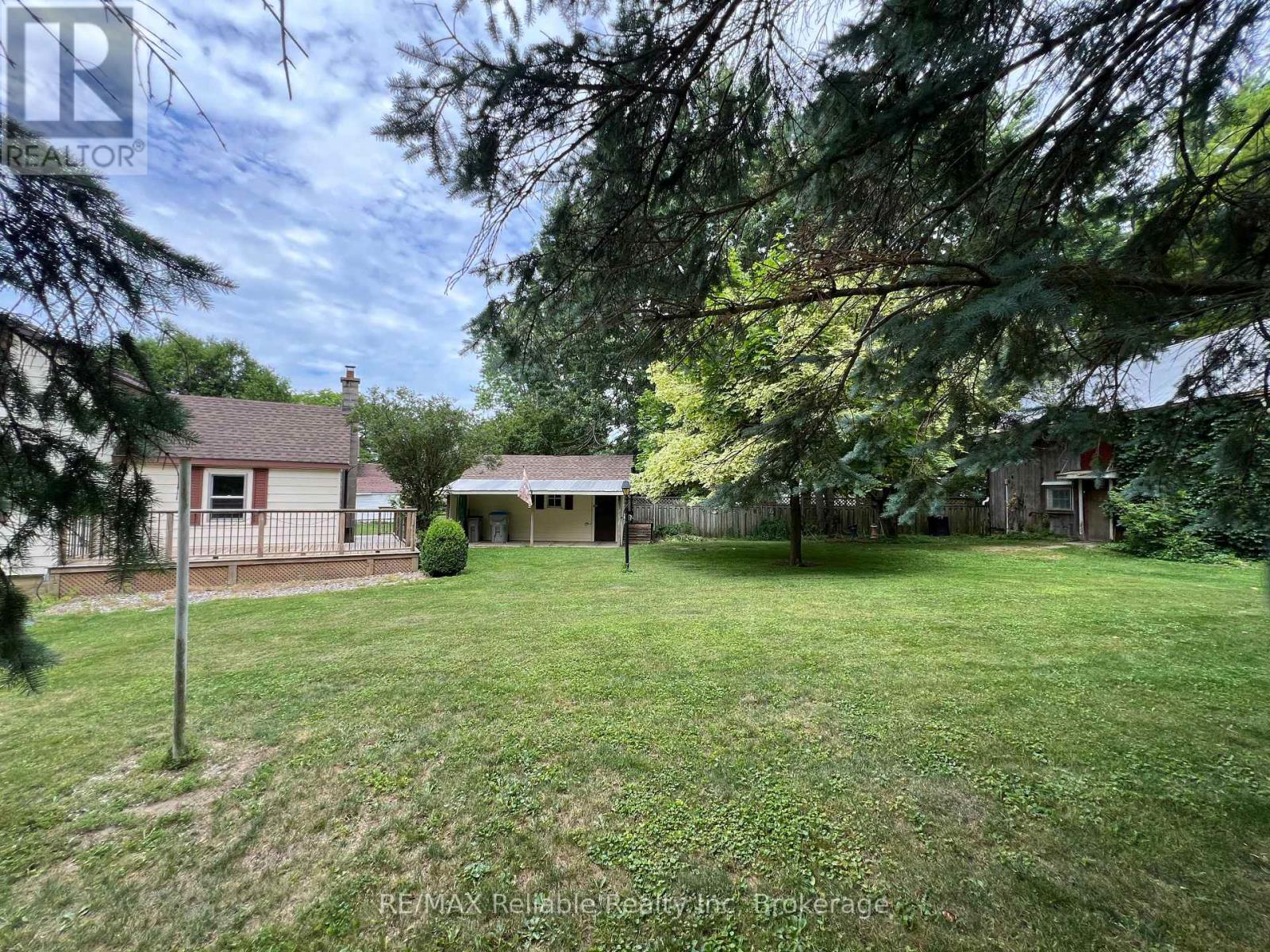 37 Front Street, Huron East, Ontario  N0K 1G0 - Photo 33 - X12281508