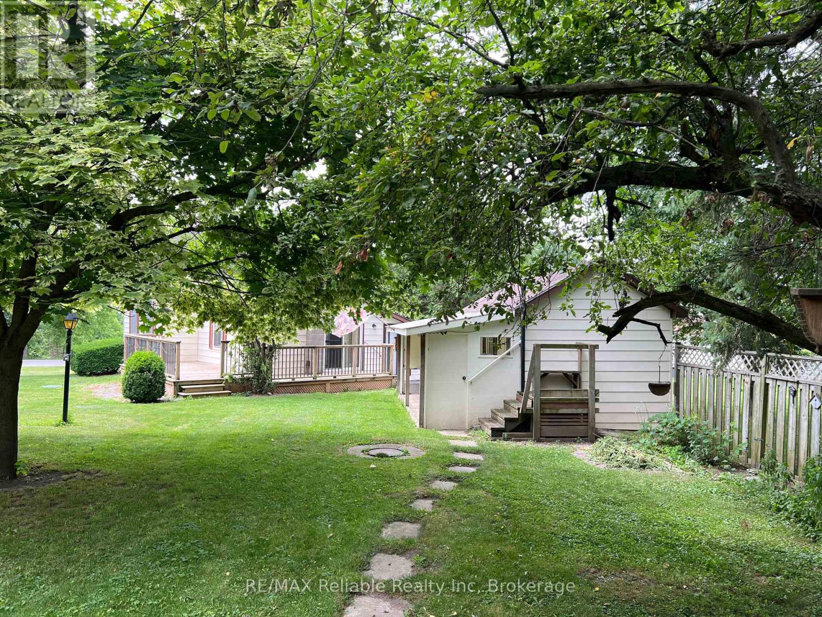 37 Front Street, Huron East, Ontario  N0K 1G0 - Photo 34 - X12281508