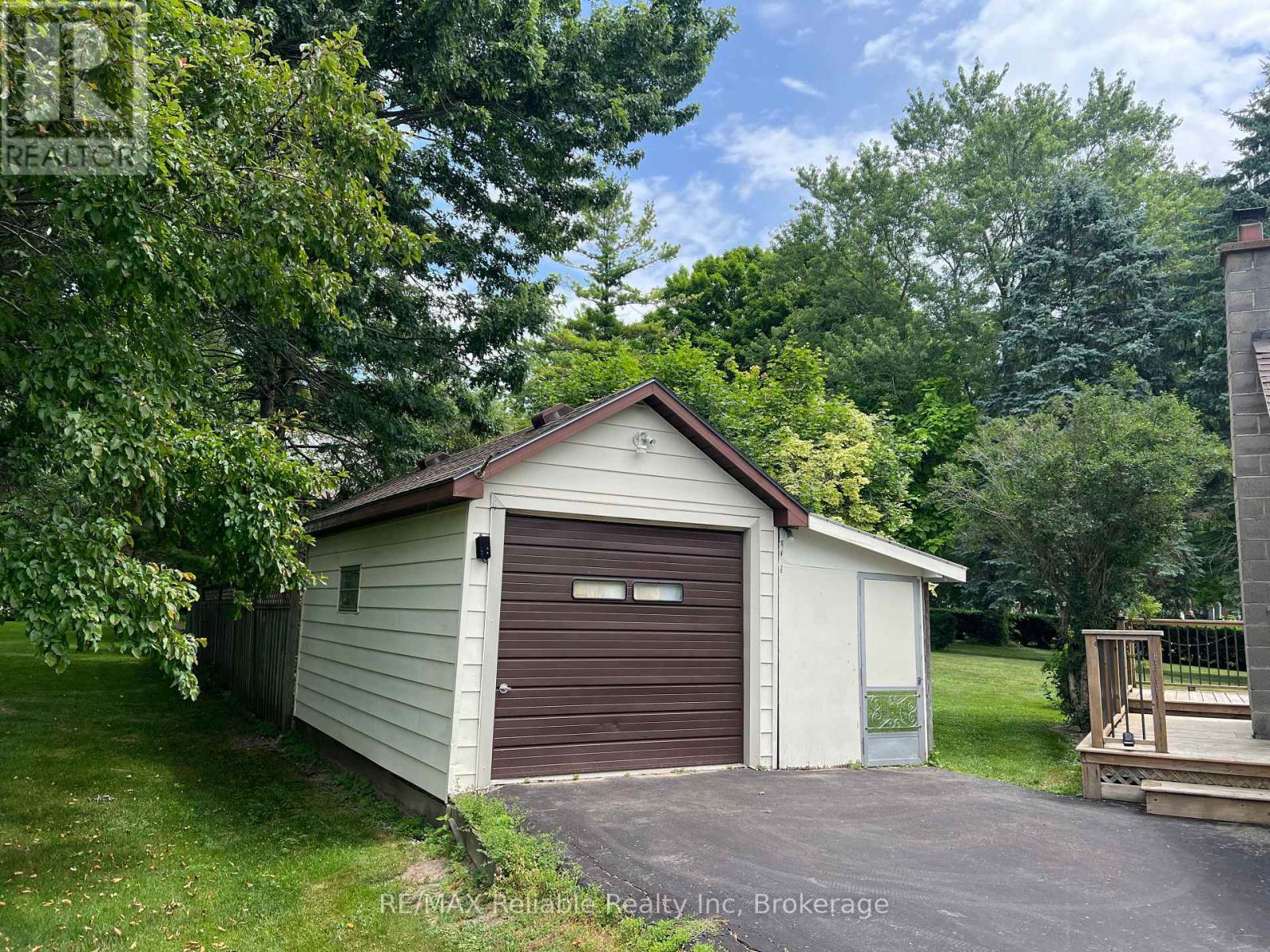 37 Front Street, Huron East, Ontario  N0K 1G0 - Photo 35 - X12281508