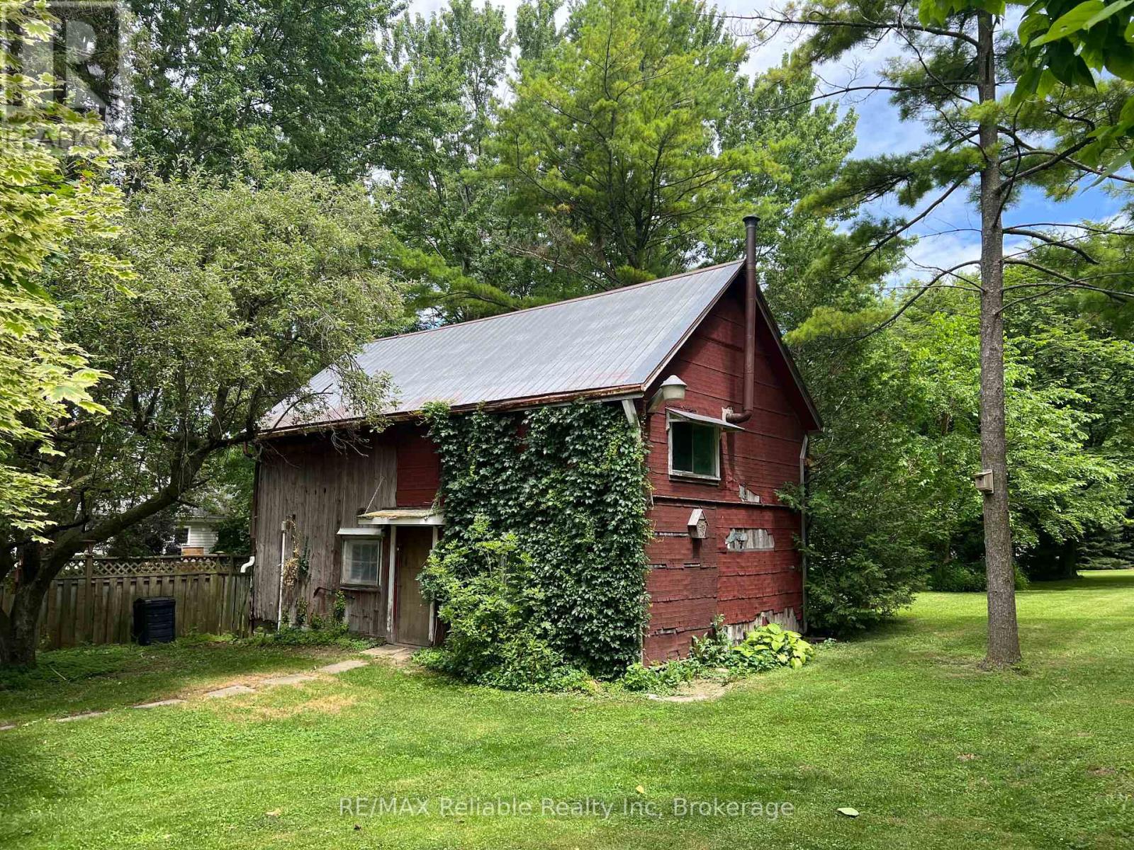 37 Front Street, Huron East, Ontario  N0K 1G0 - Photo 37 - X12281508