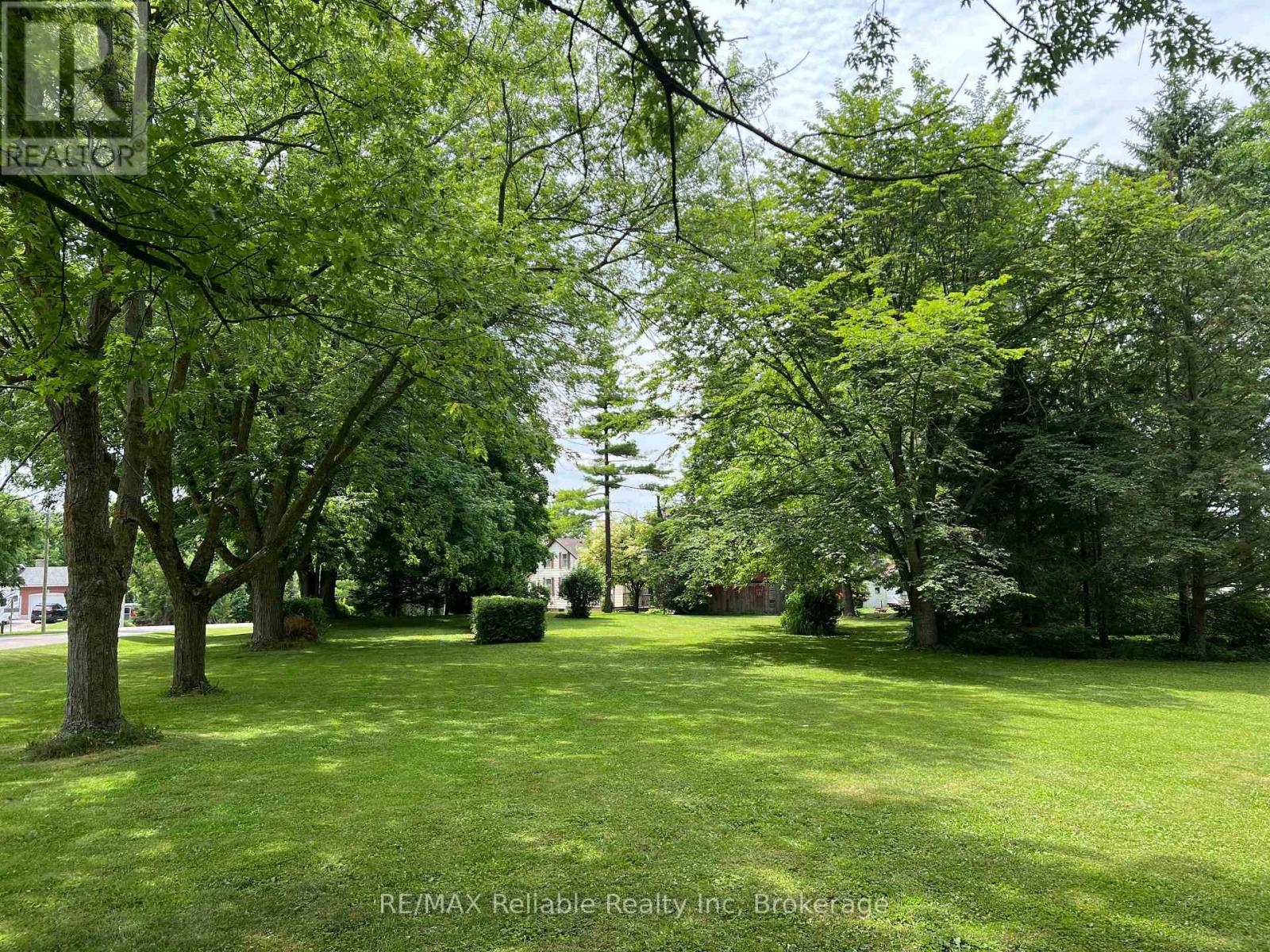 37 Front Street, Huron East, Ontario  N0K 1G0 - Photo 40 - X12281508