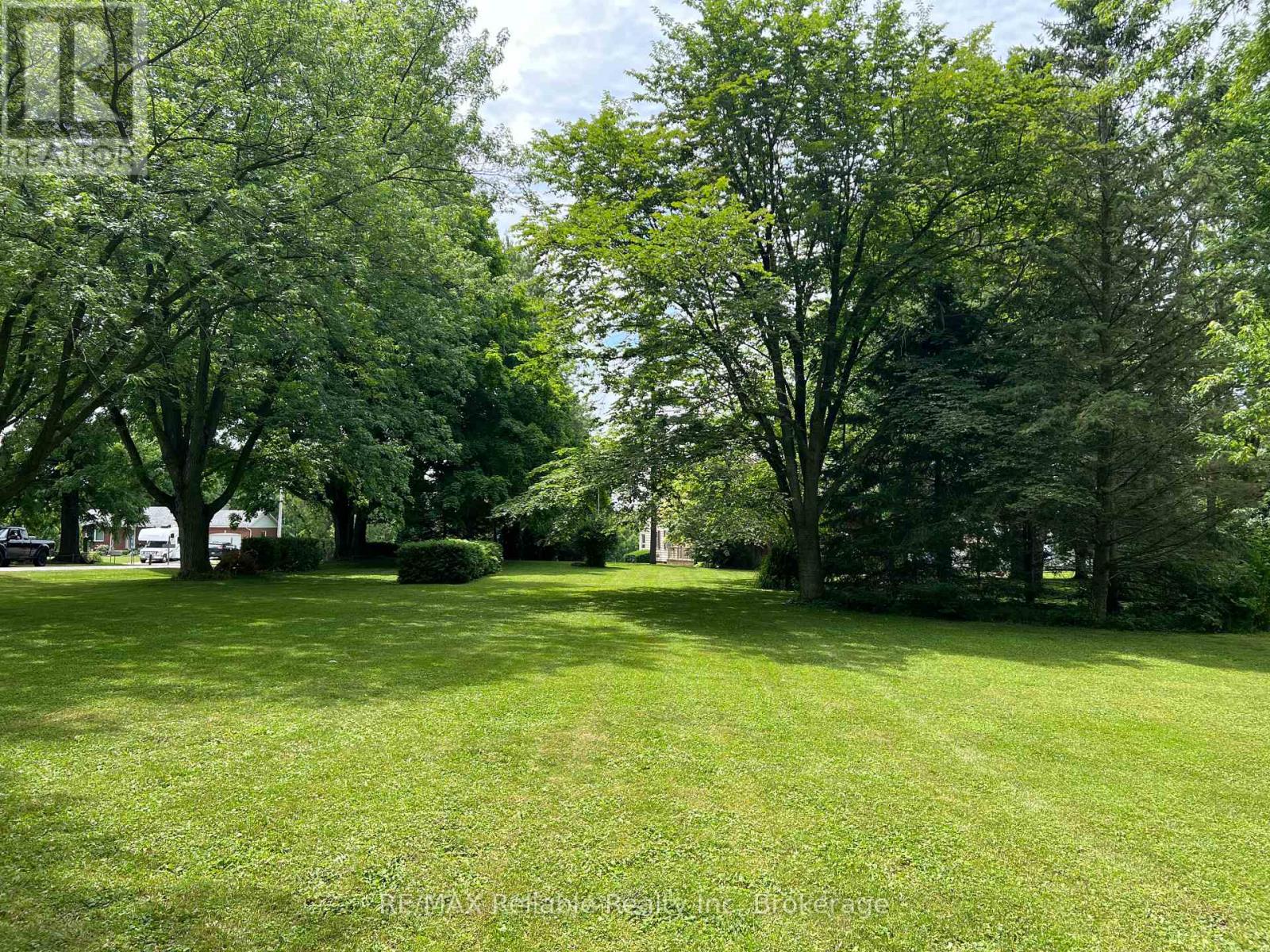37 Front Street, Huron East, Ontario  N0K 1G0 - Photo 41 - X12281508