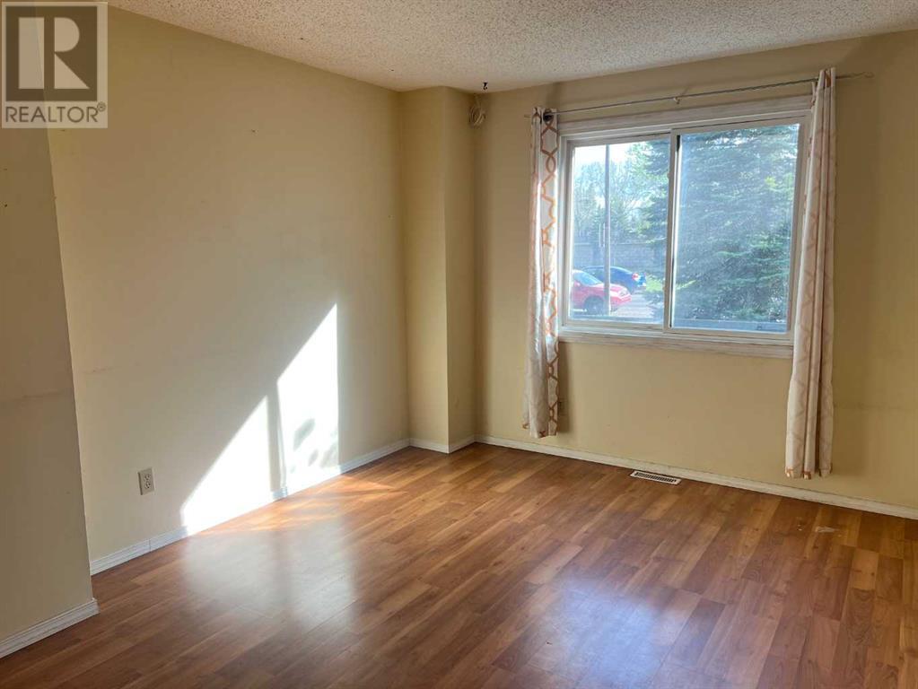 Property at 74, 4936 Dalton Drive NW image 4
