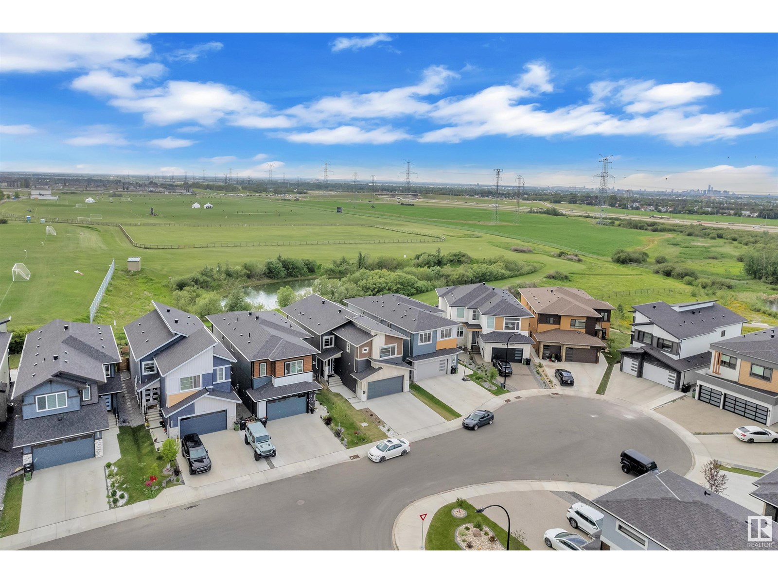 Property at 220 42 ST SW image 3