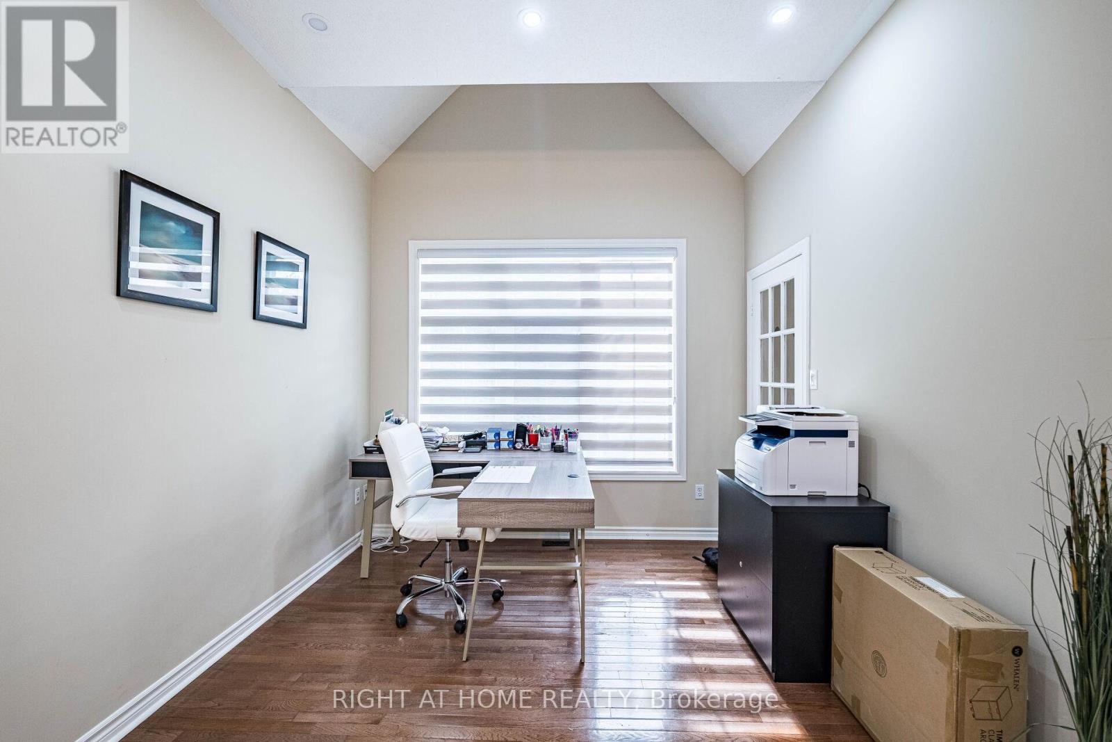122 Spring Azure Crescent, Oakville, Ontario  L6L 6V8 - Photo 18 - W12272377