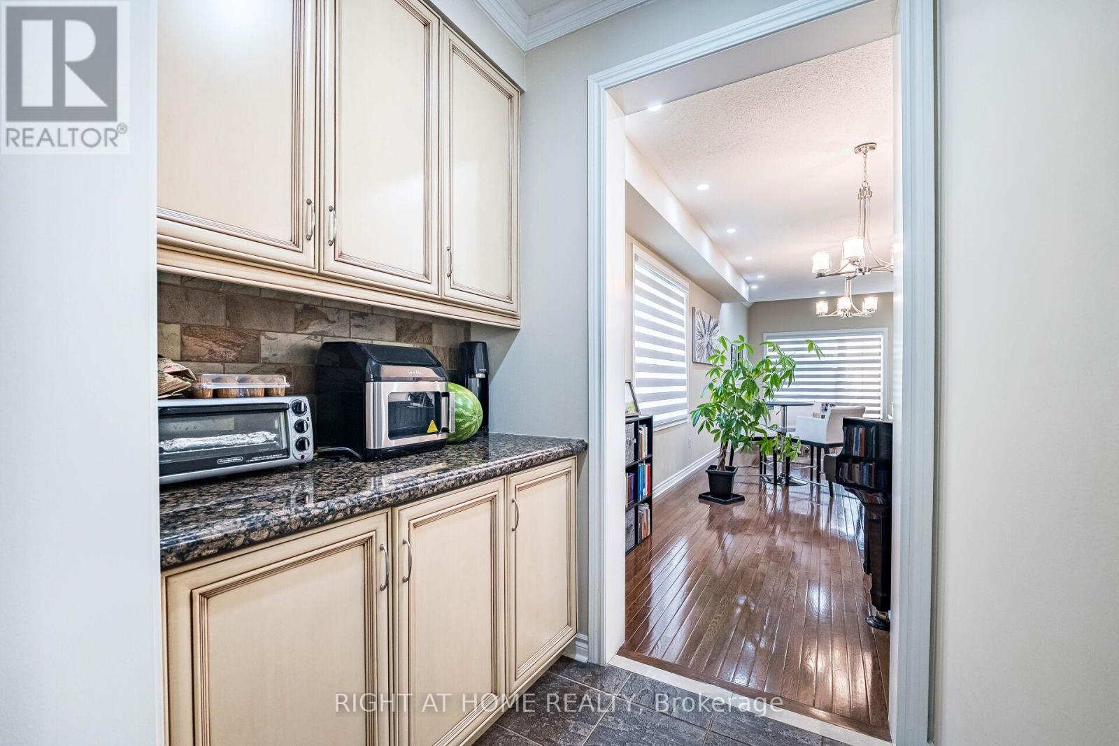 122 Spring Azure Crescent, Oakville, Ontario  L6L 6V8 - Photo 26 - W12272377
