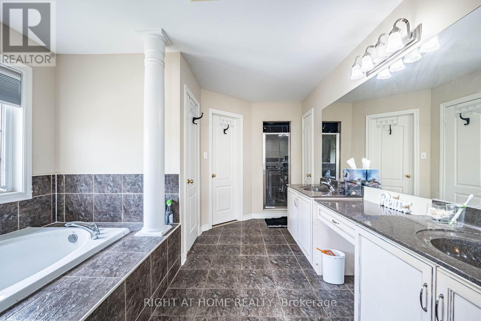 122 Spring Azure Crescent, Oakville, Ontario  L6L 6V8 - Photo 14 - W12272377
