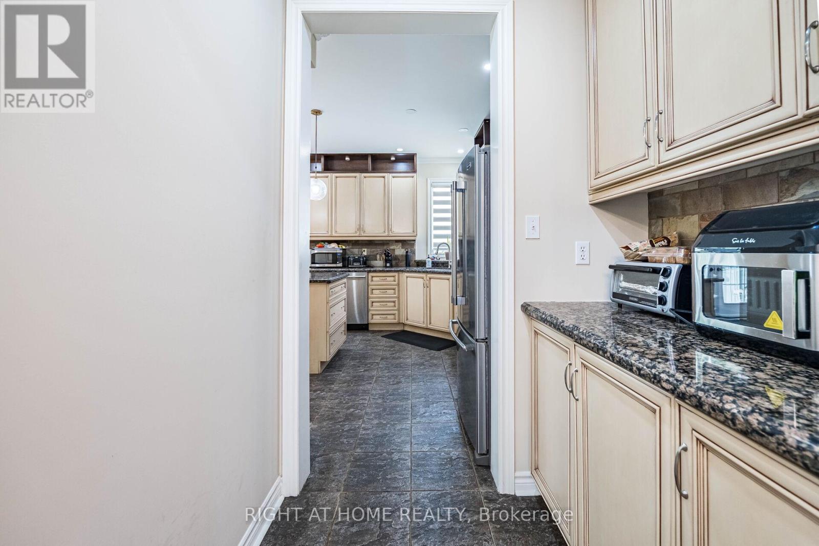122 Spring Azure Crescent, Oakville, Ontario  L6L 6V8 - Photo 25 - W12272377