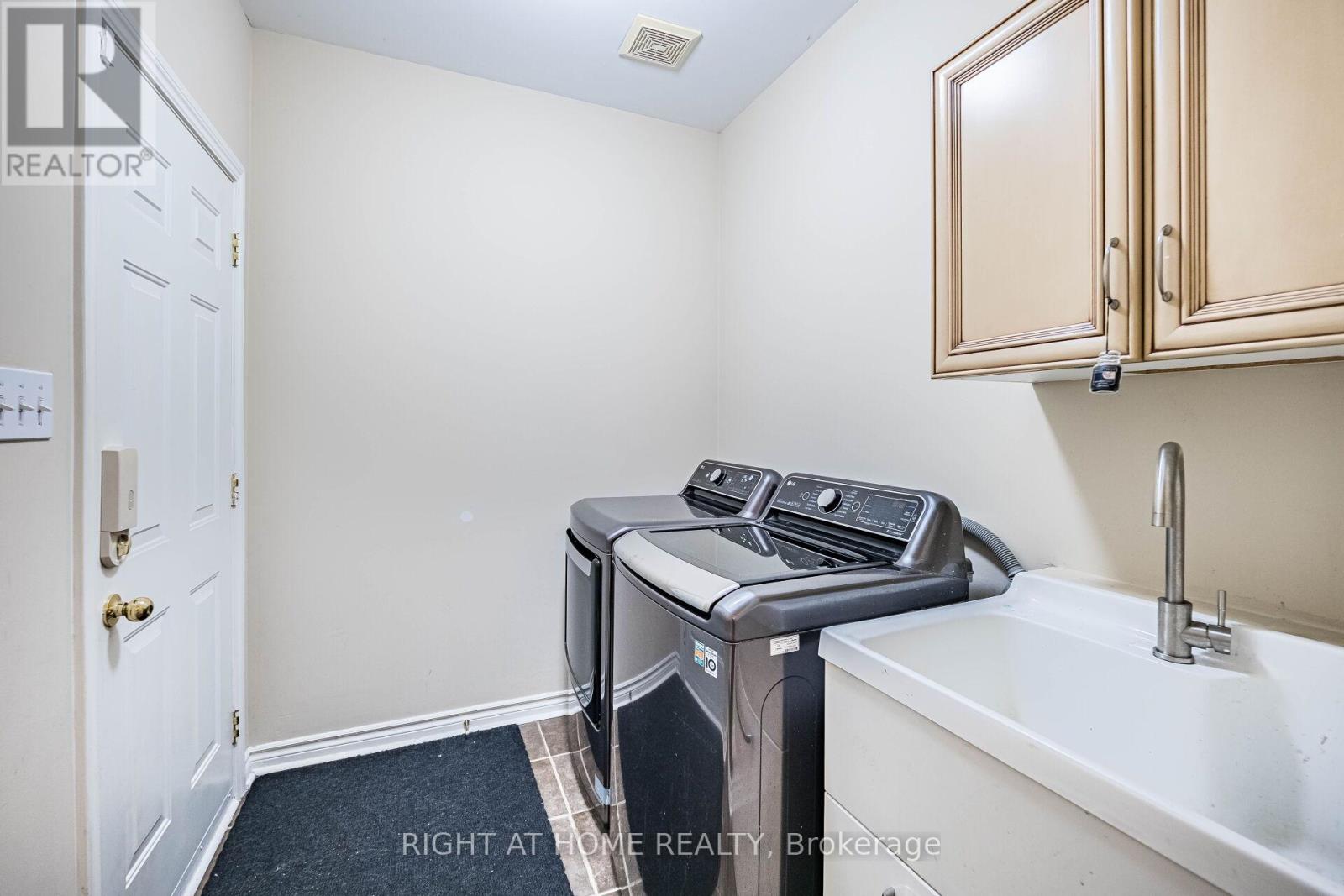 122 Spring Azure Crescent, Oakville, Ontario  L6L 6V8 - Photo 29 - W12272377