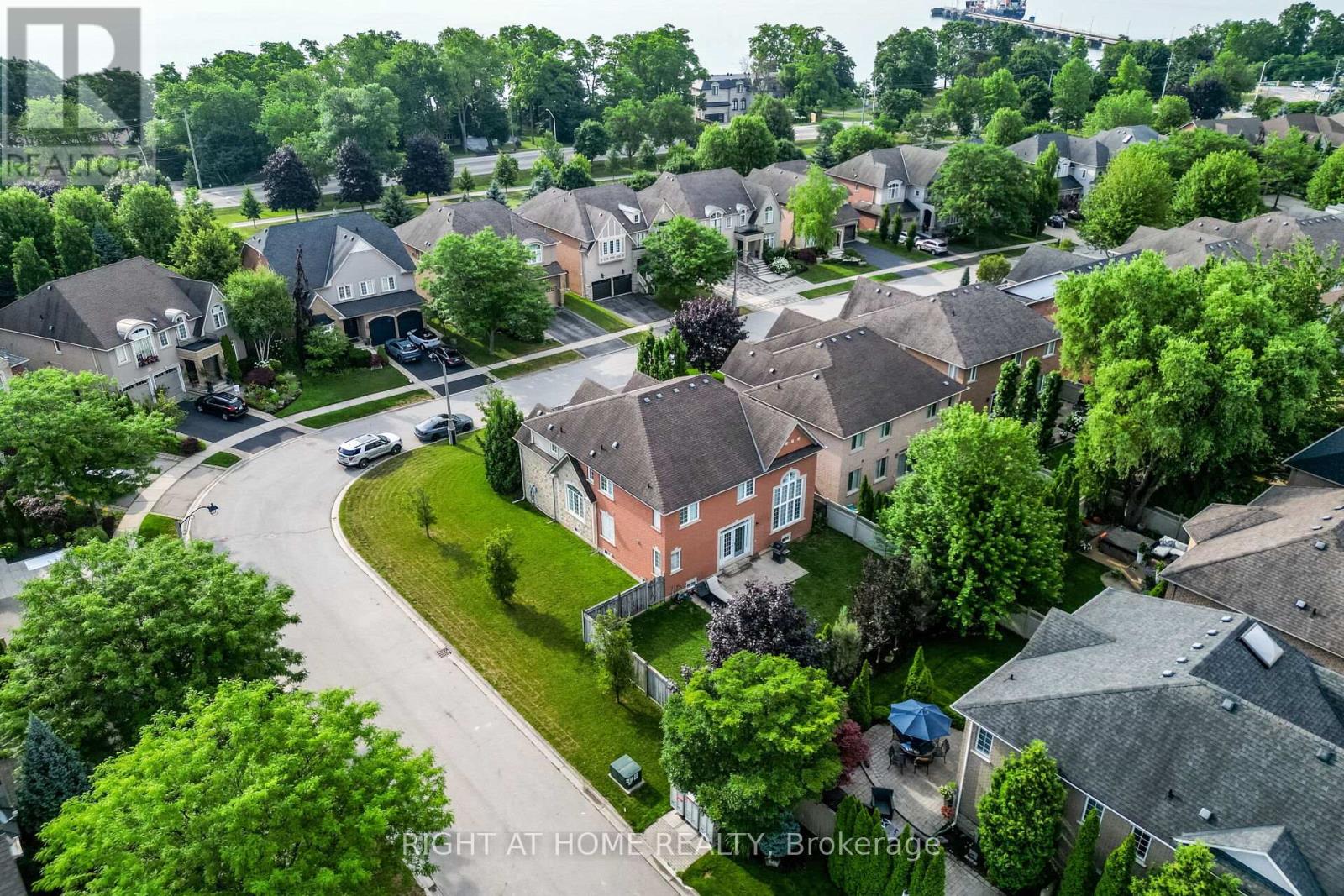122 Spring Azure Crescent, Oakville, Ontario  L6L 6V8 - Photo 30 - W12272377