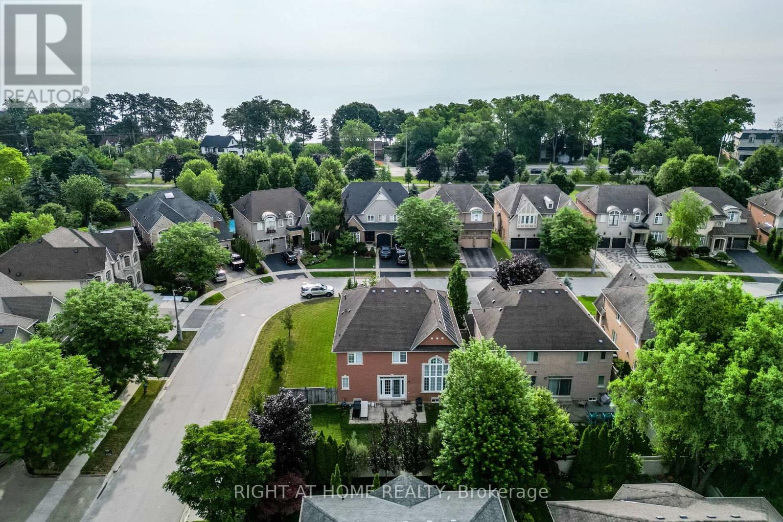 122 Spring Azure Crescent, Oakville, Ontario  L6L 6V8 - Photo 31 - W12272377