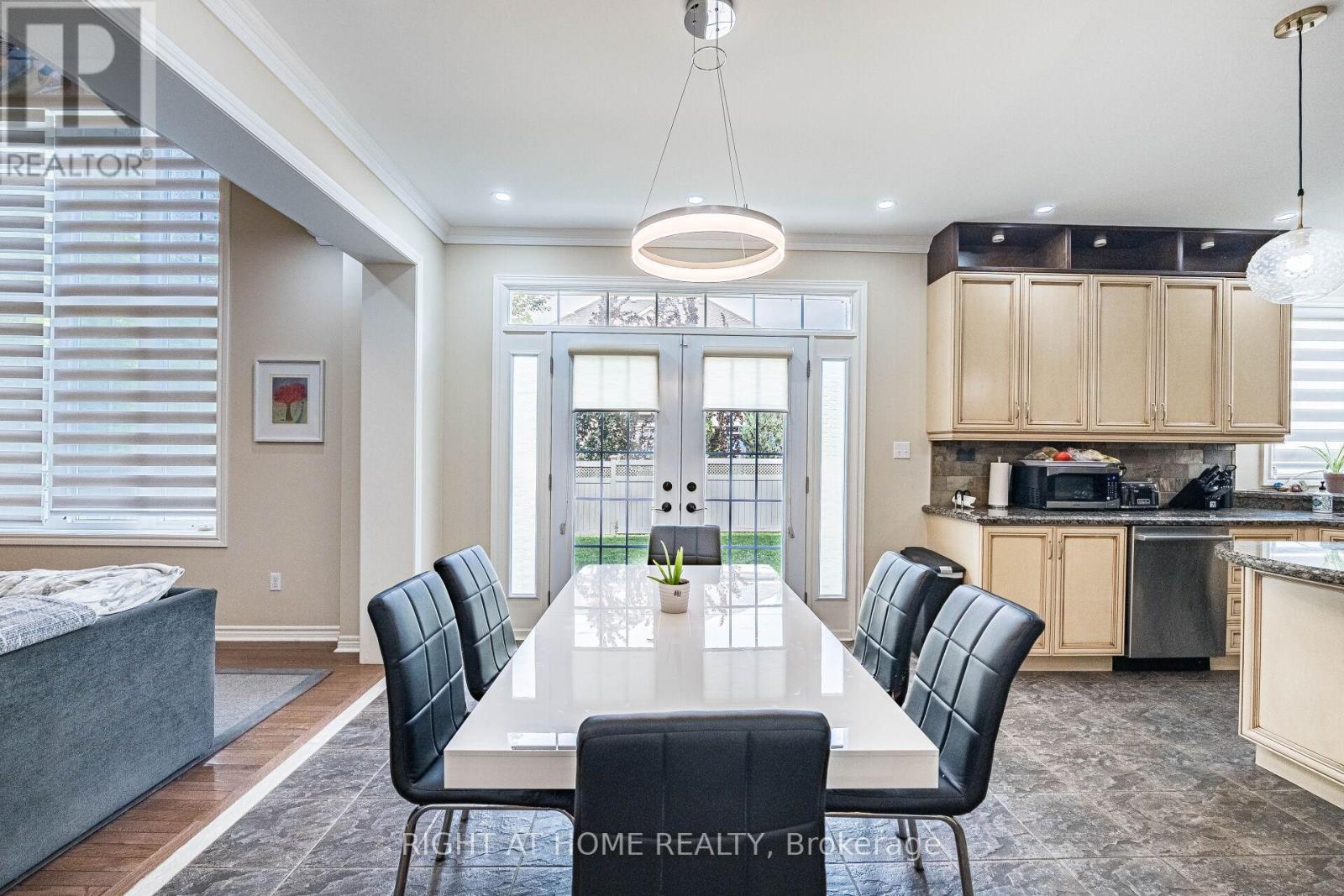 122 Spring Azure Crescent, Oakville, Ontario  L6L 6V8 - Photo 36 - W12272377