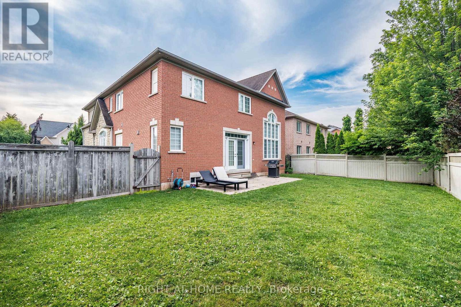 Property at 122 SPRING AZURE CRESCENT image 3
