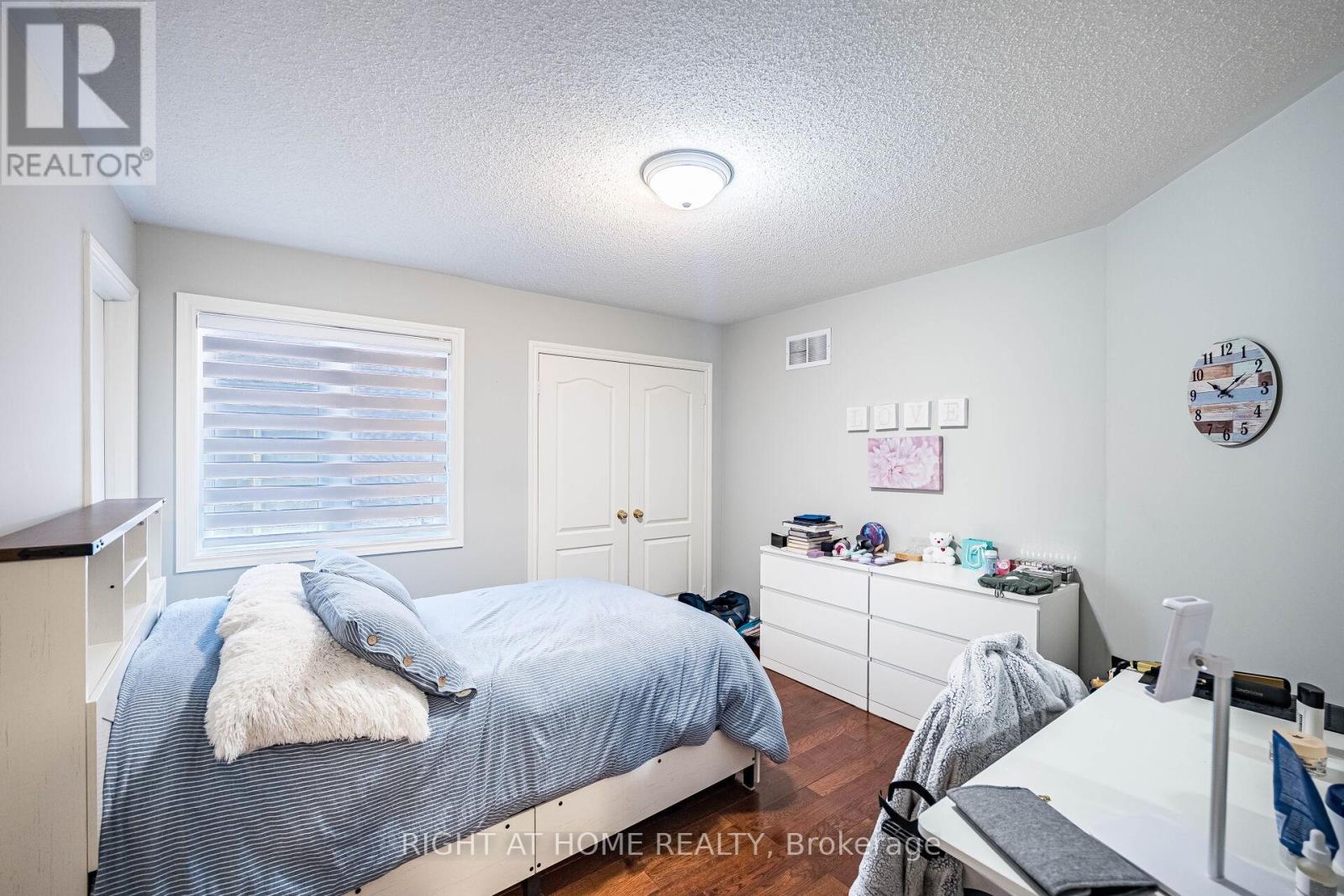 122 Spring Azure Crescent, Oakville, Ontario  L6L 6V8 - Photo 8 - W12272377