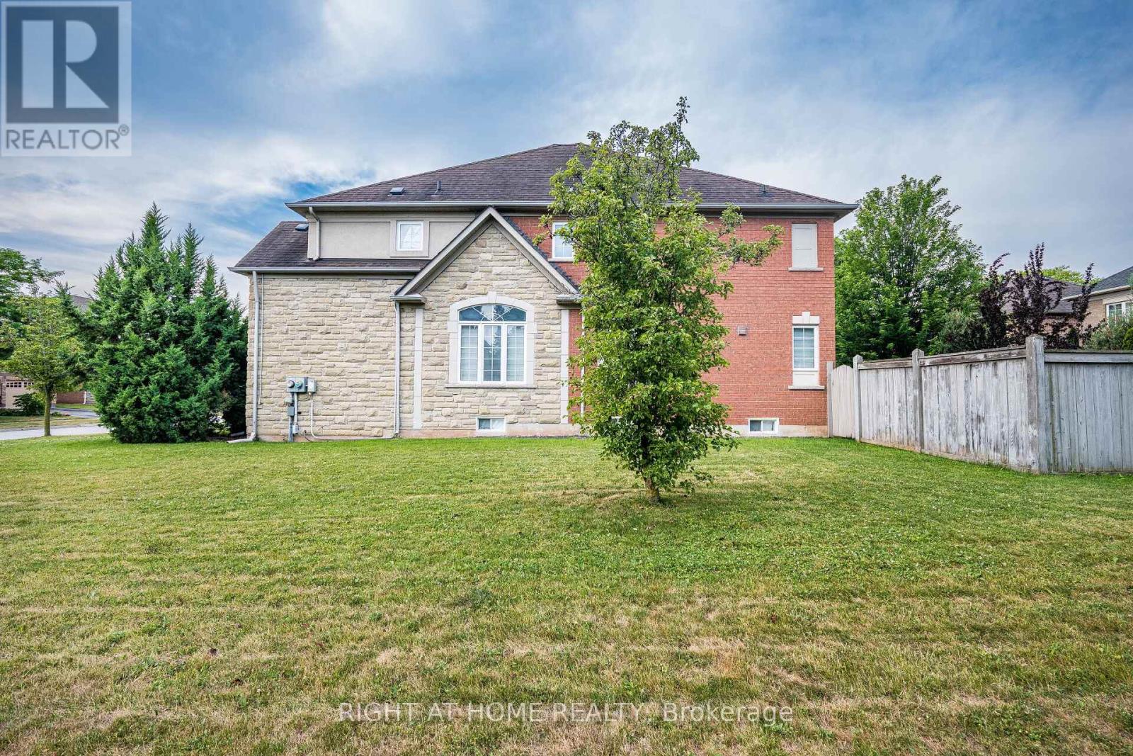 Property at 122 SPRING AZURE CRESCENT image 4