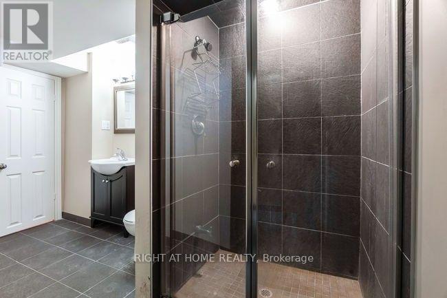 122 Spring Azure Crescent, Oakville, Ontario  L6L 6V8 - Photo 37 - W12272377