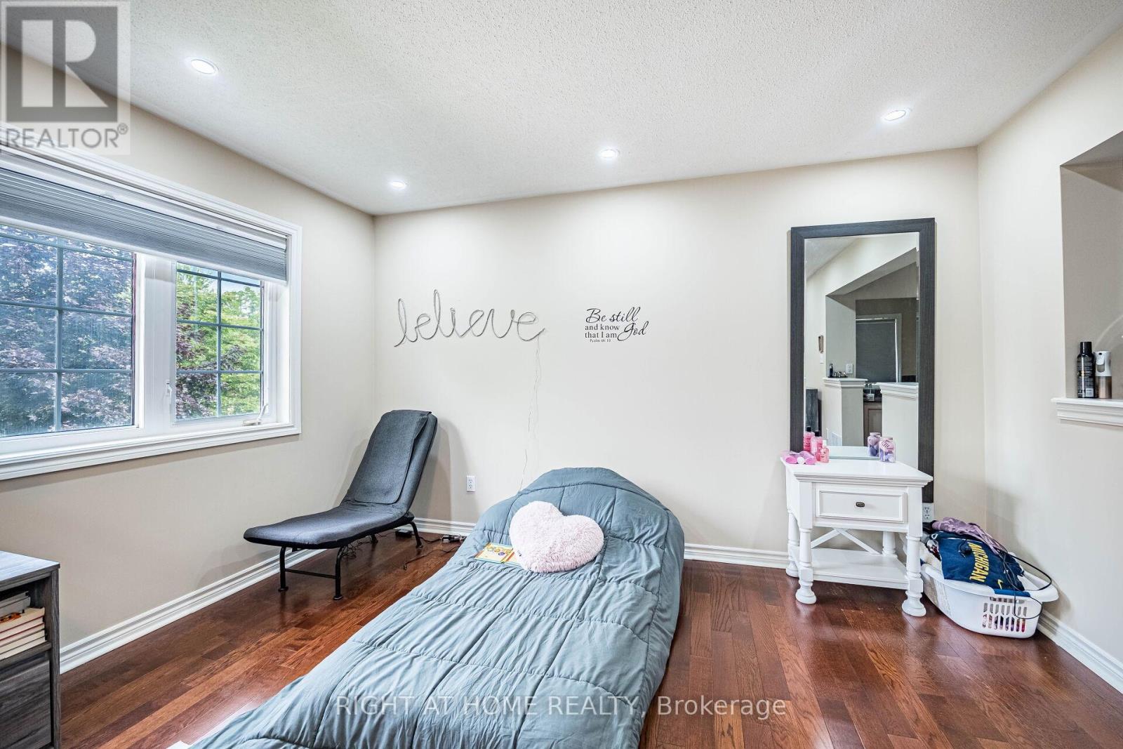 122 Spring Azure Crescent, Oakville, Ontario  L6L 6V8 - Photo 10 - W12272377