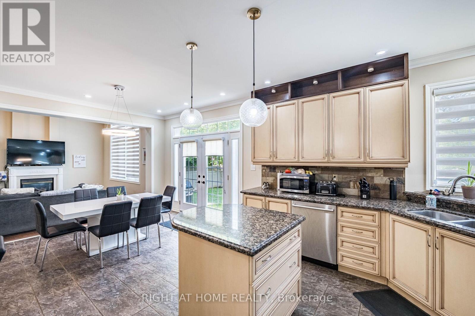 122 Spring Azure Crescent, Oakville, Ontario  L6L 6V8 - Photo 42 - W12272377