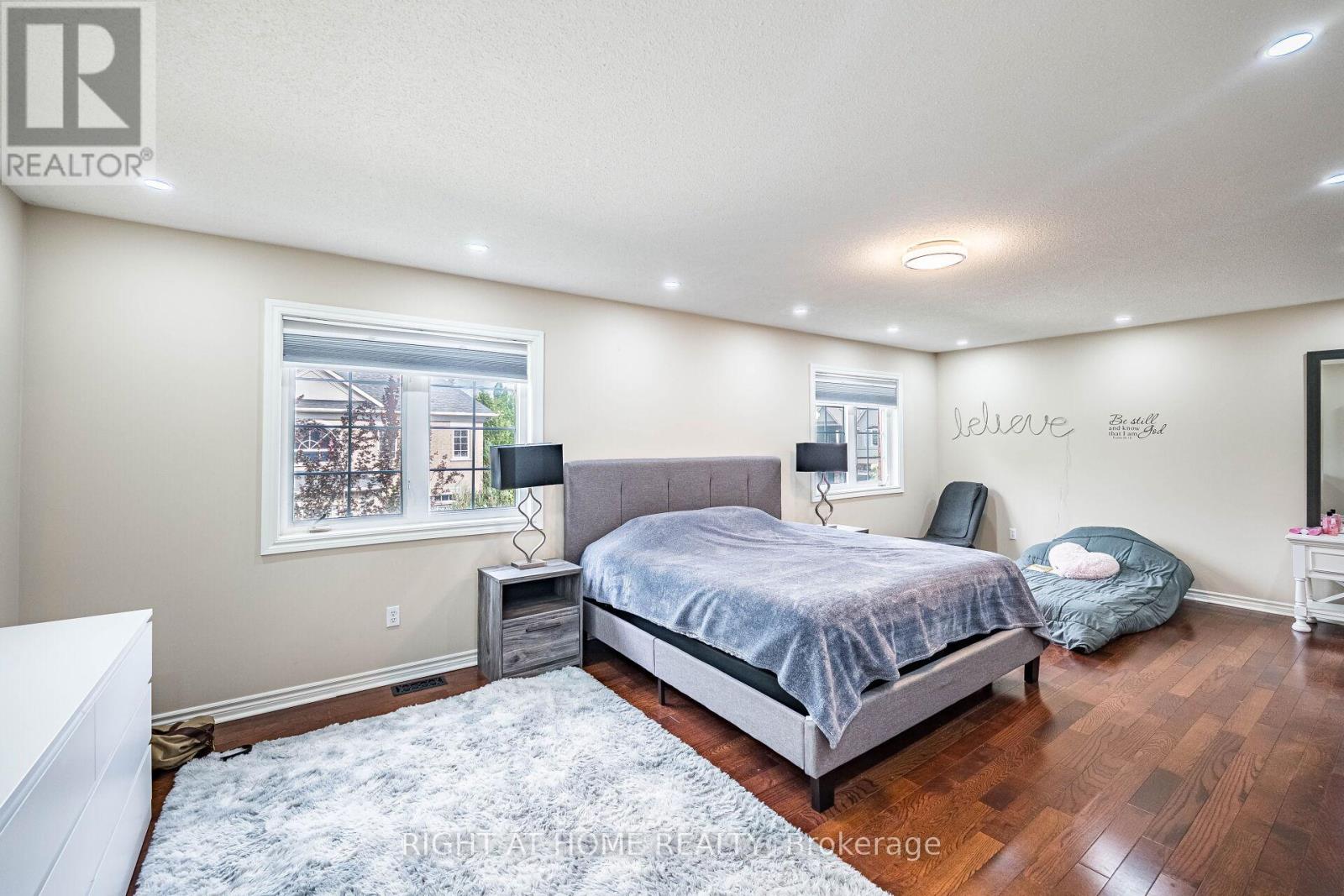 122 Spring Azure Crescent, Oakville, Ontario  L6L 6V8 - Photo 7 - W12272377