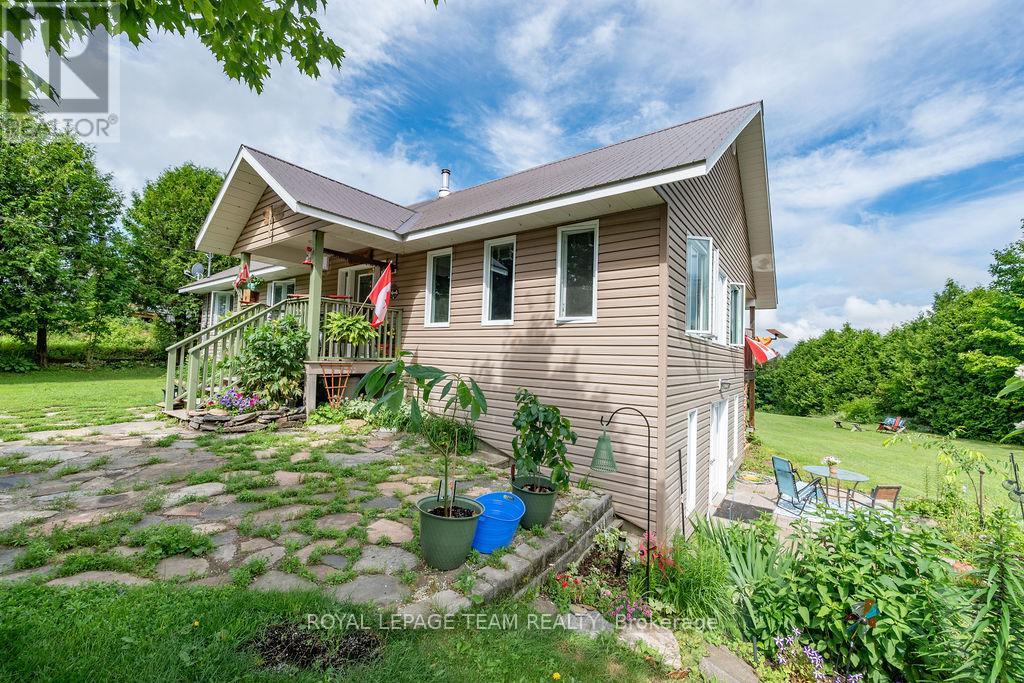 23 Algonquin Road, Bonnechere Valley, Ontario  K0J 1W0 - Photo 2 - X12281560
