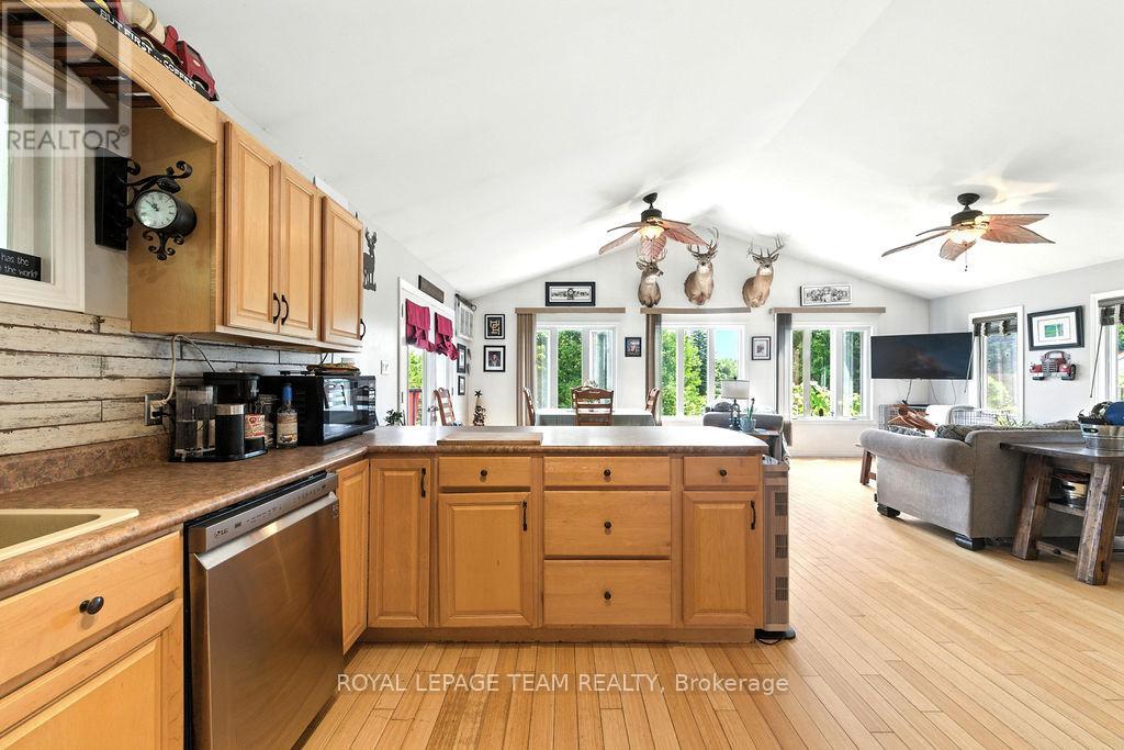 23 Algonquin Road, Bonnechere Valley, Ontario  K0J 1W0 - Photo 9 - X12281560