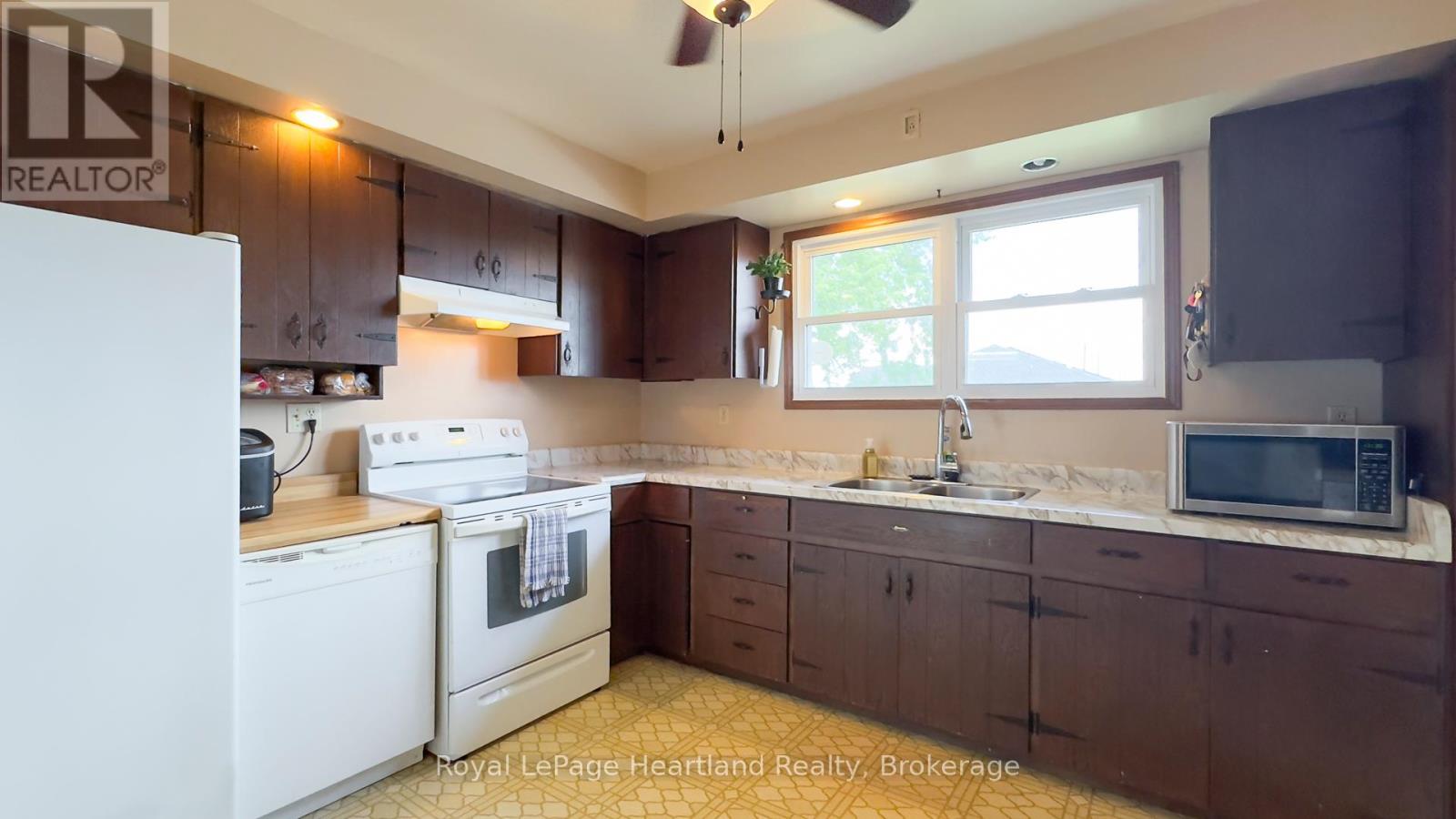 1 Alexander Street, Huron East (Seaforth), Ontario  N0K 1W0 - Photo 33 - X12281577