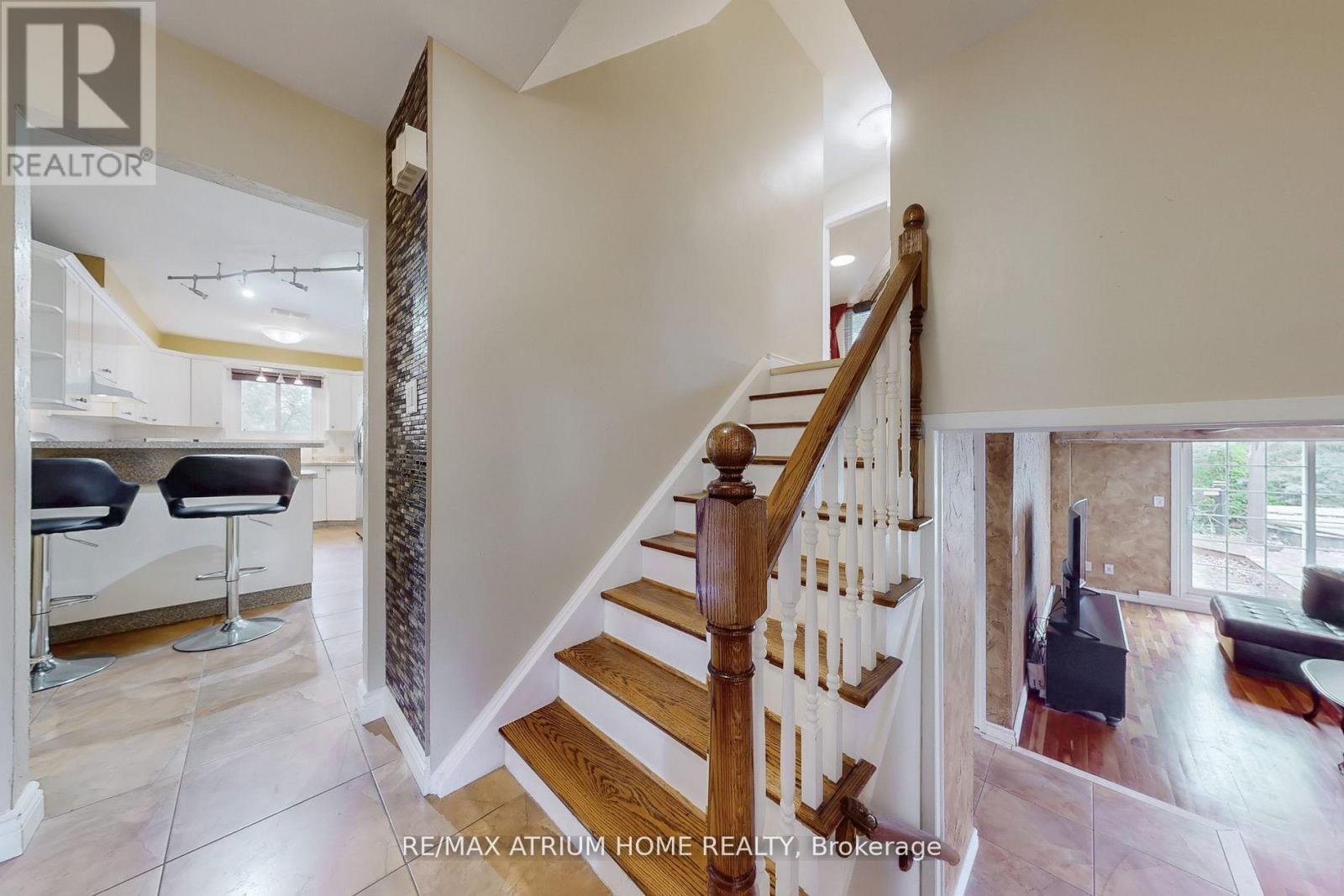 3672 Galeair Court, Mississauga (Erindale), Ontario  L5C 2H5 - Photo 10 - W12281579