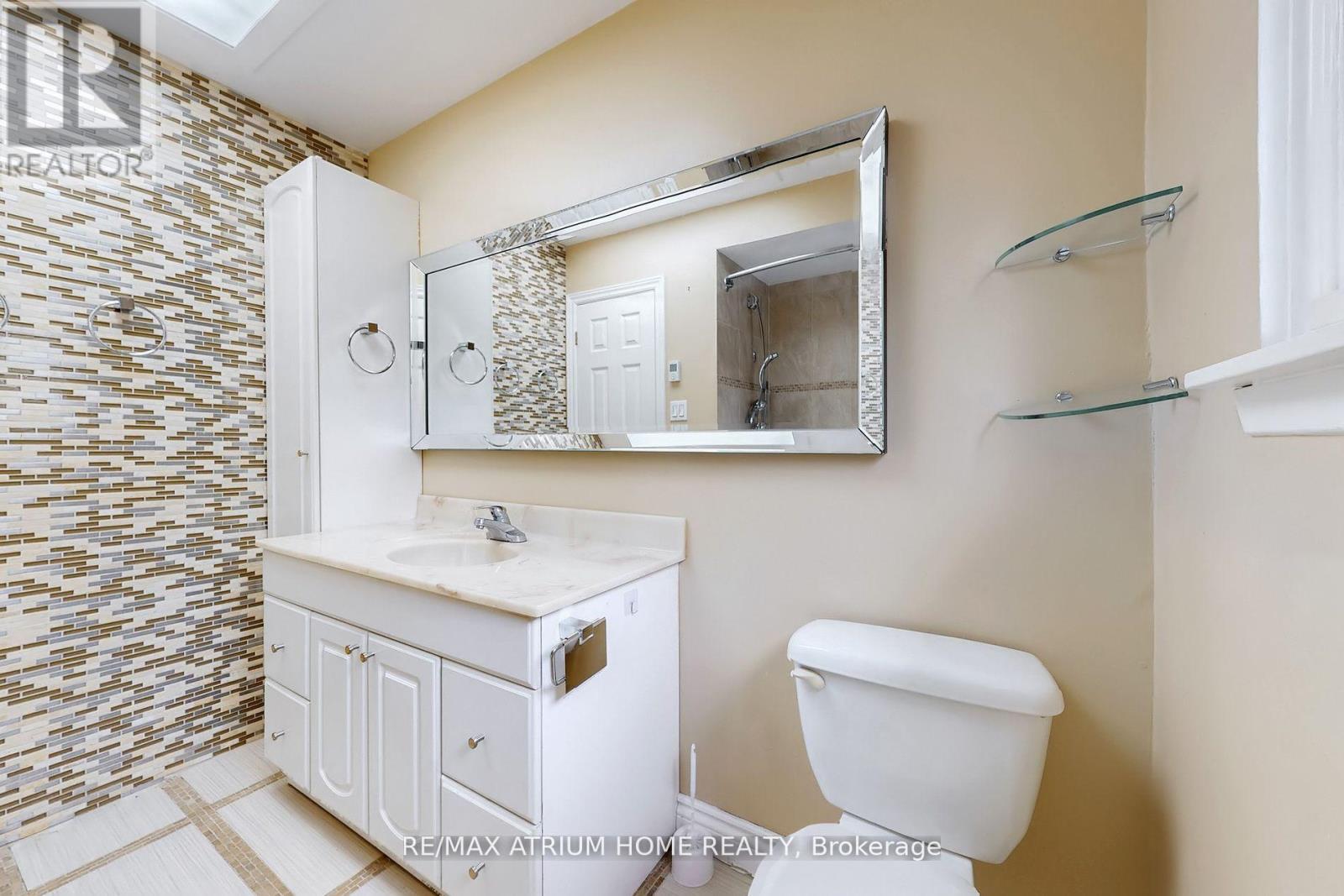 3672 Galeair Court, Mississauga (Erindale), Ontario  L5C 2H5 - Photo 12 - W12281579