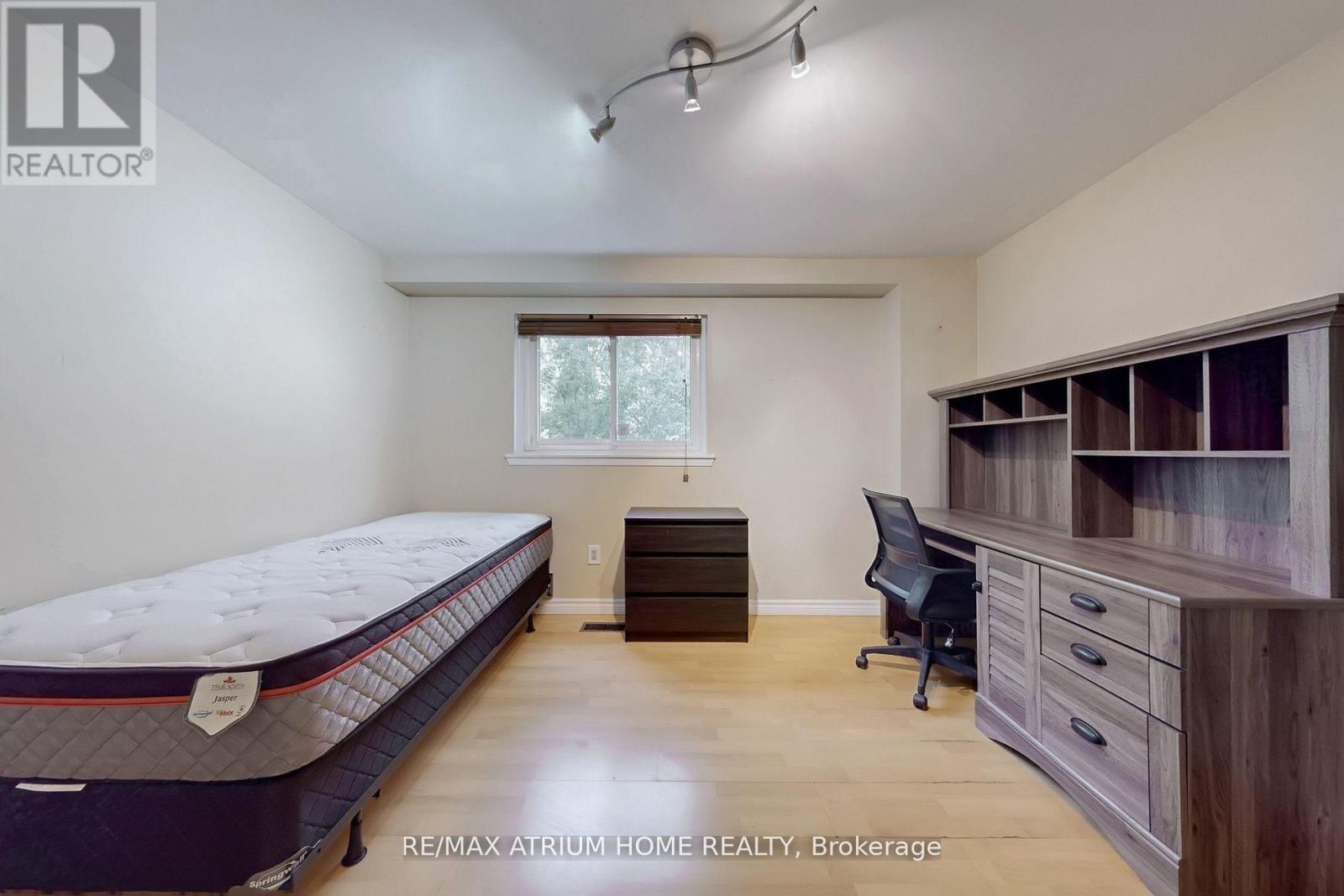 3672 Galeair Court, Mississauga (Erindale), Ontario  L5C 2H5 - Photo 24 - W12281579